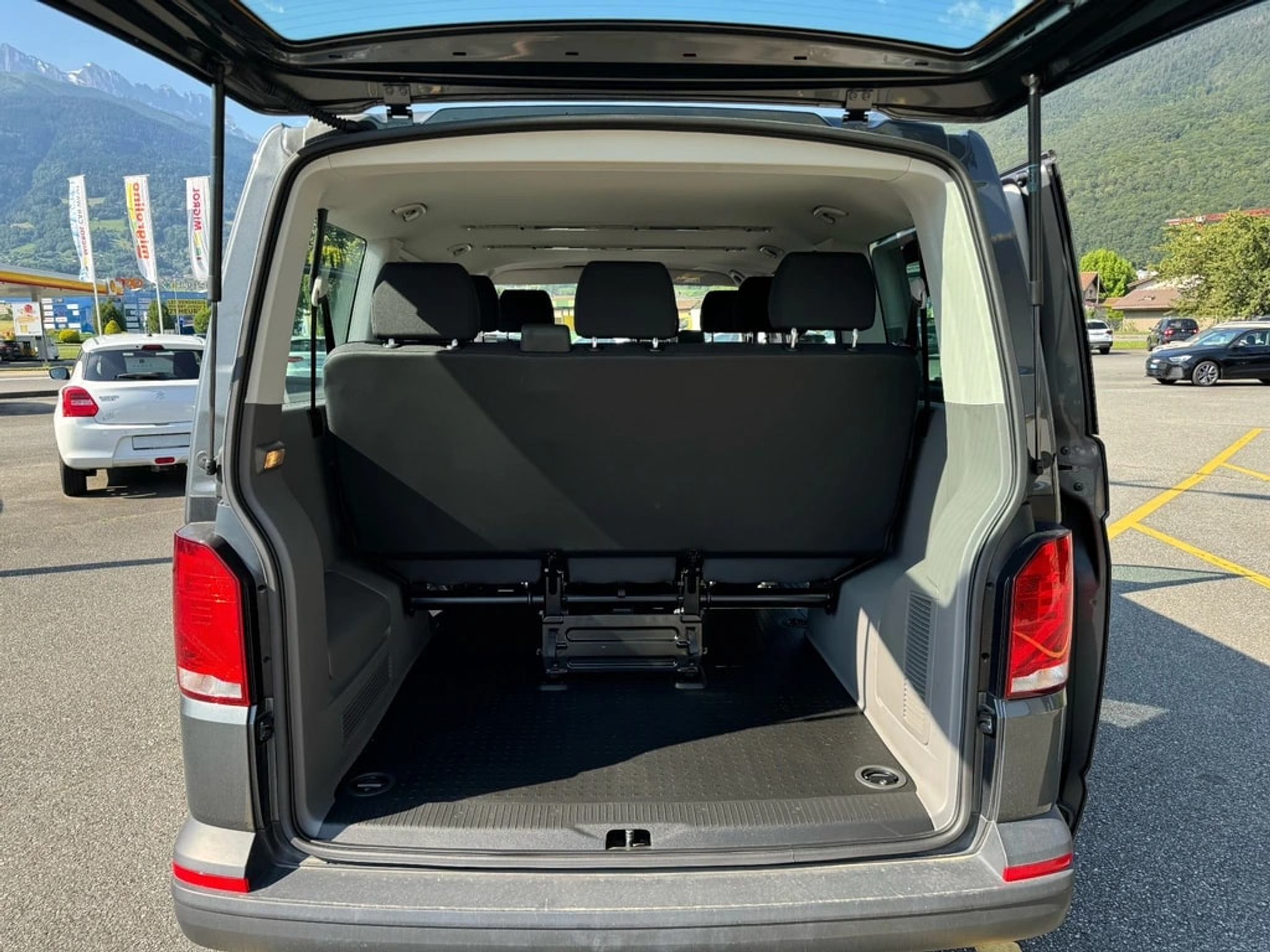 listing desktop thumbnail image 8