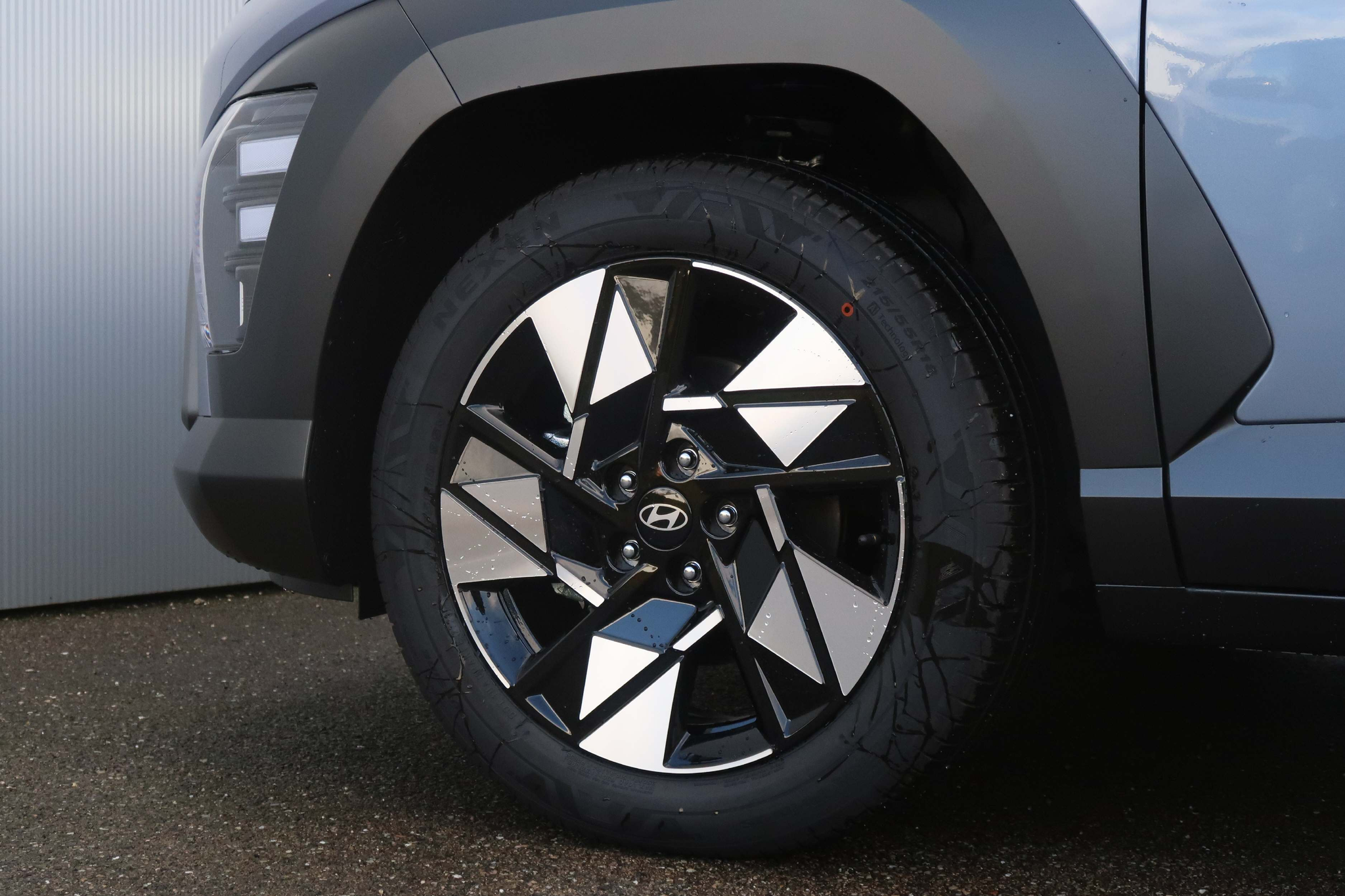 listing desktop thumbnail image 4