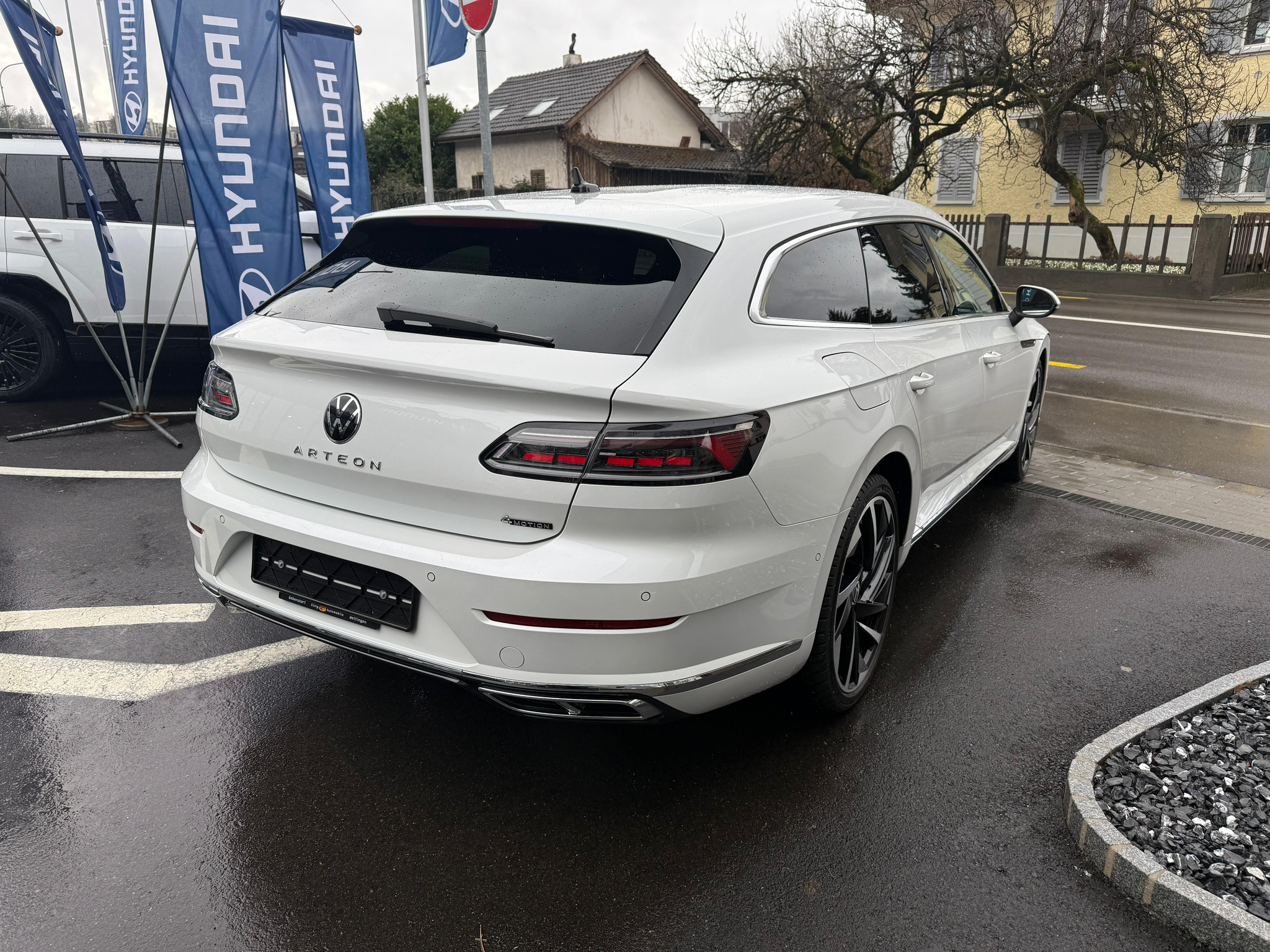 listing desktop thumbnail image 3