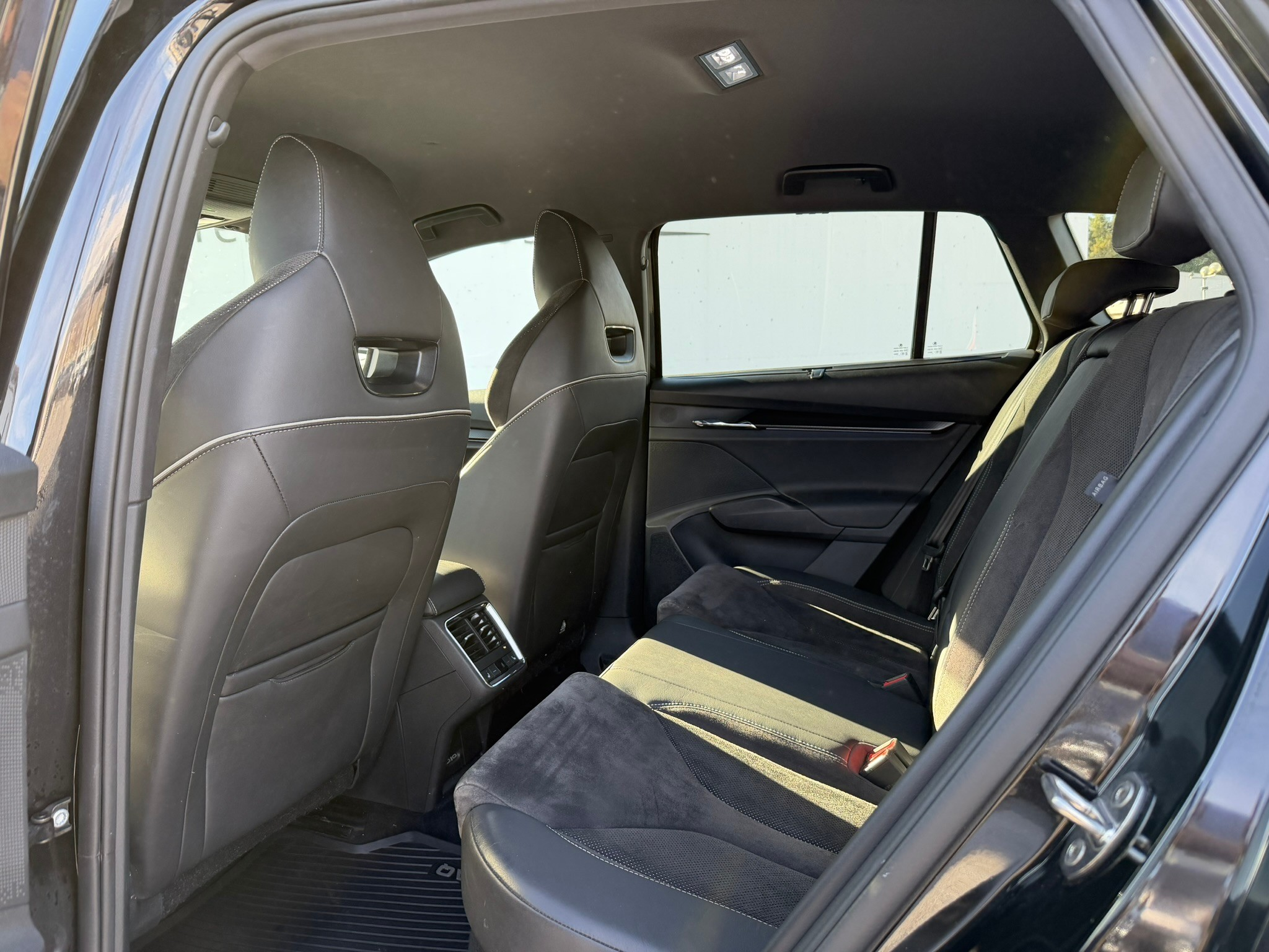 listing desktop thumbnail image 8