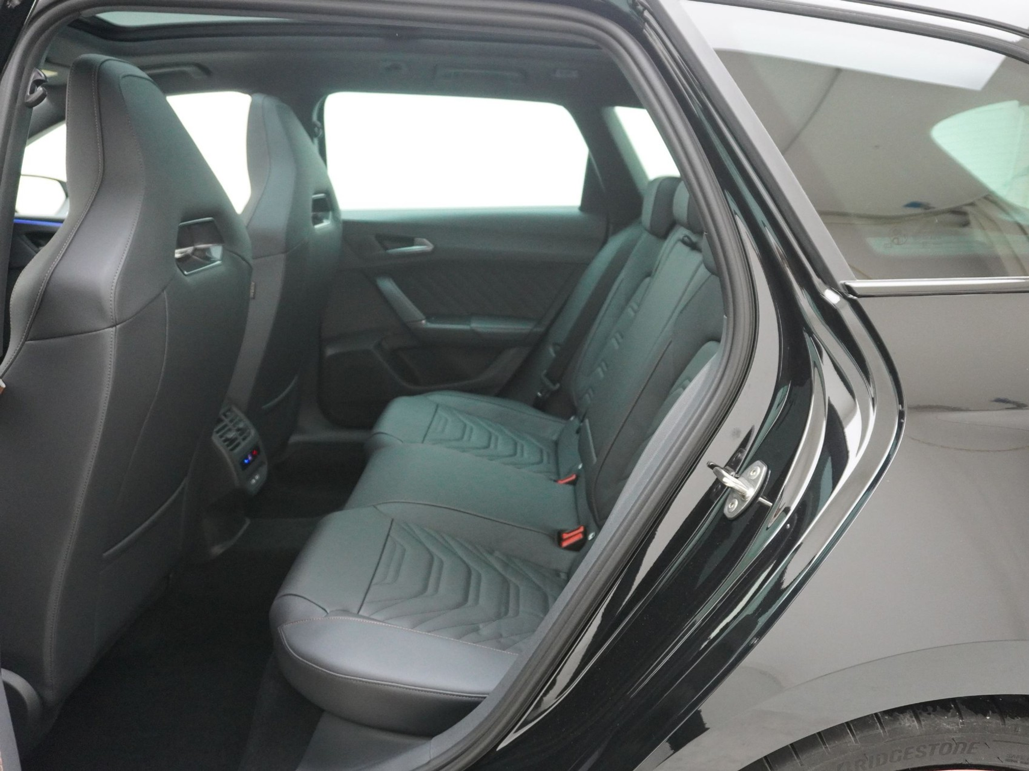 listing desktop thumbnail image 15