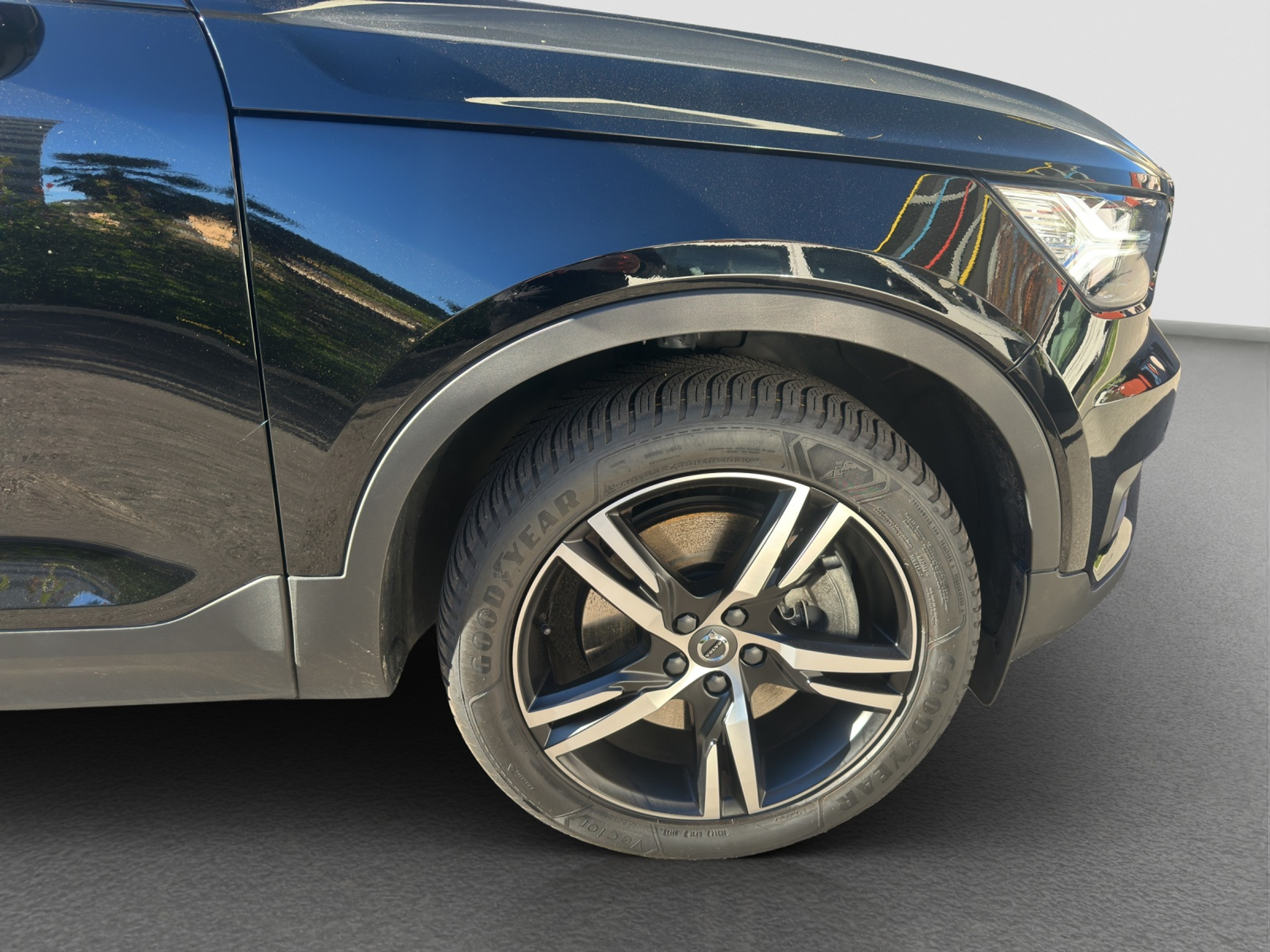 listing desktop thumbnail image 4