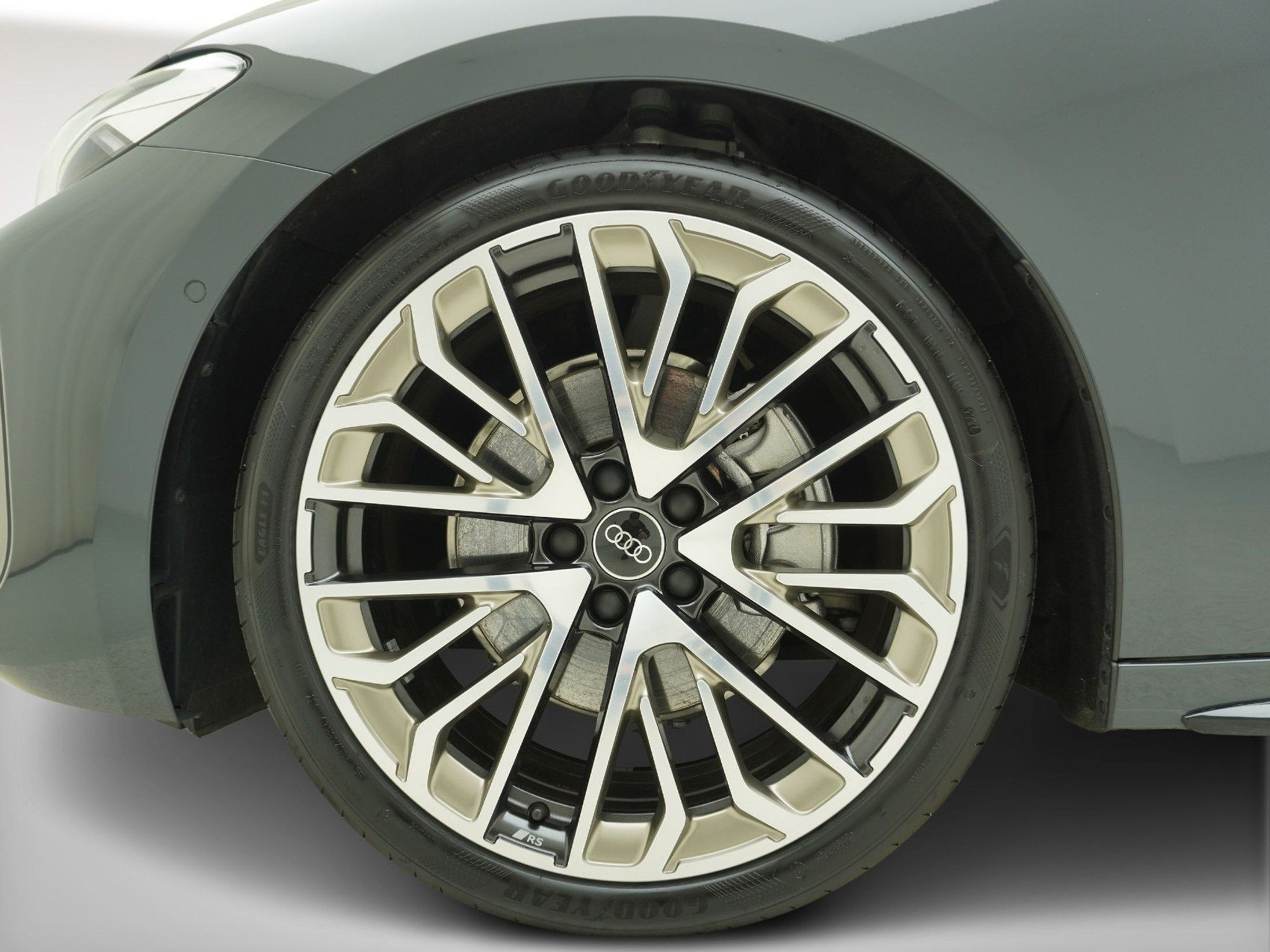 listing desktop thumbnail image 6