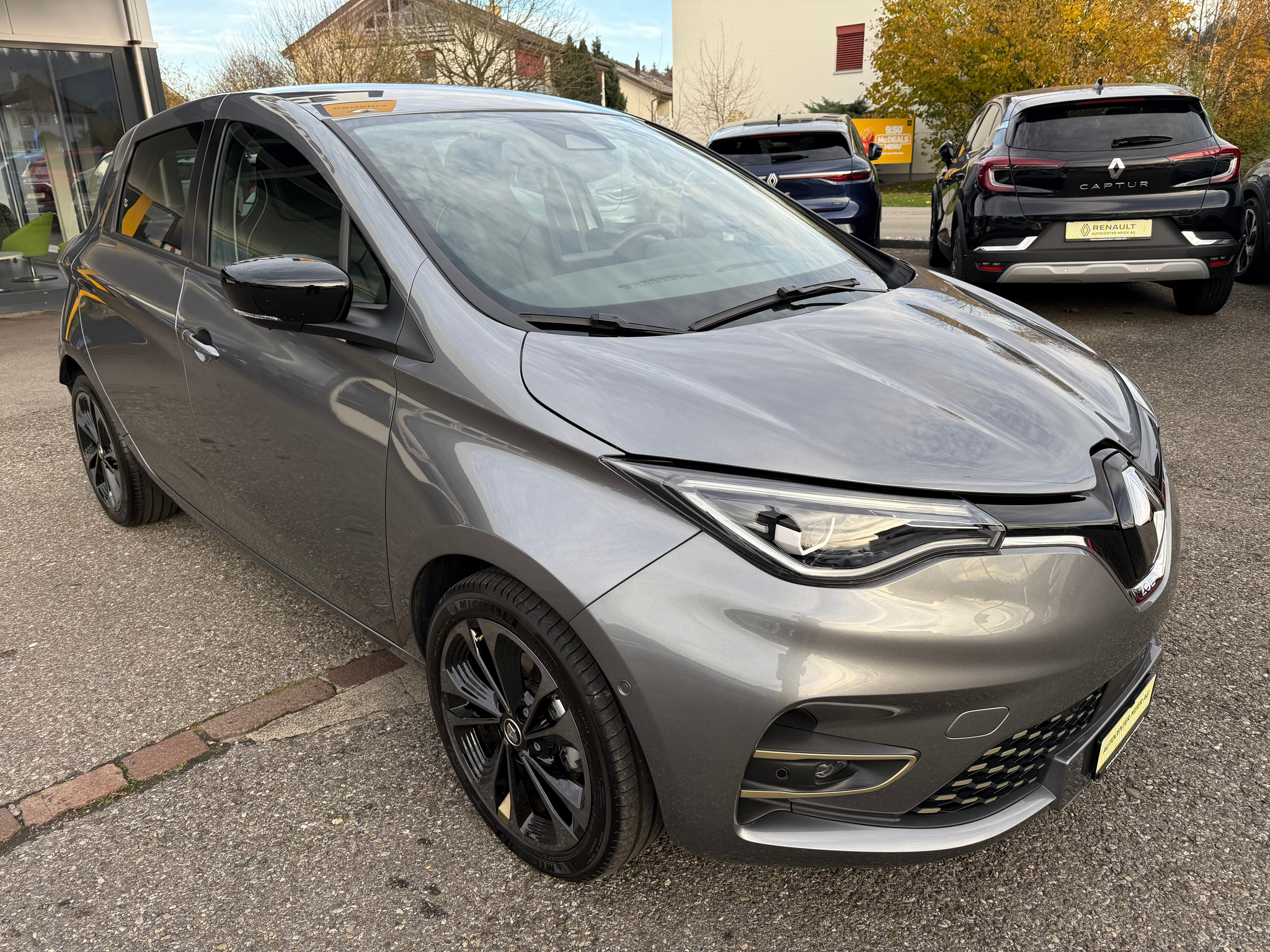 listing desktop thumbnail image 7