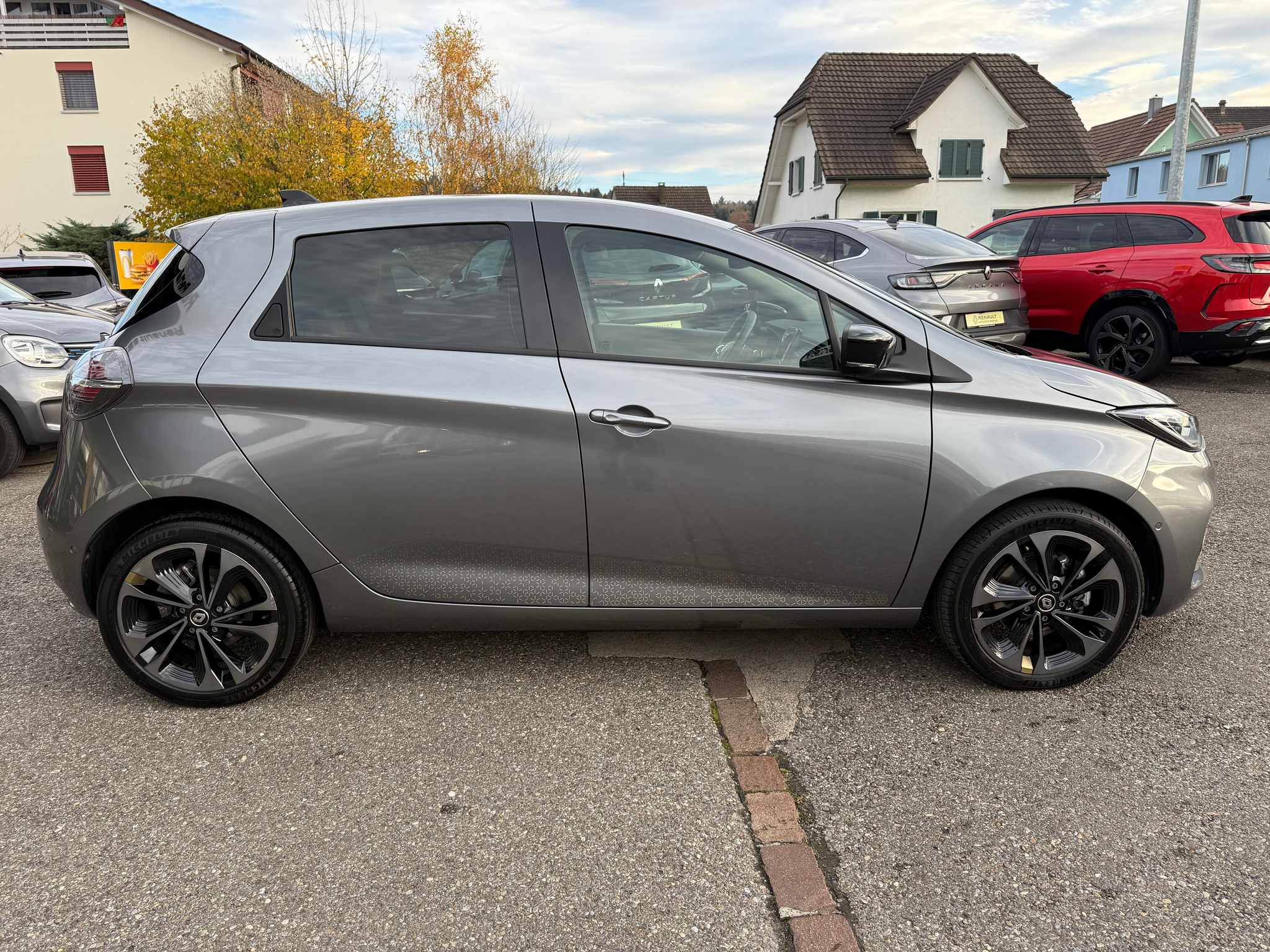 listing desktop thumbnail image 6