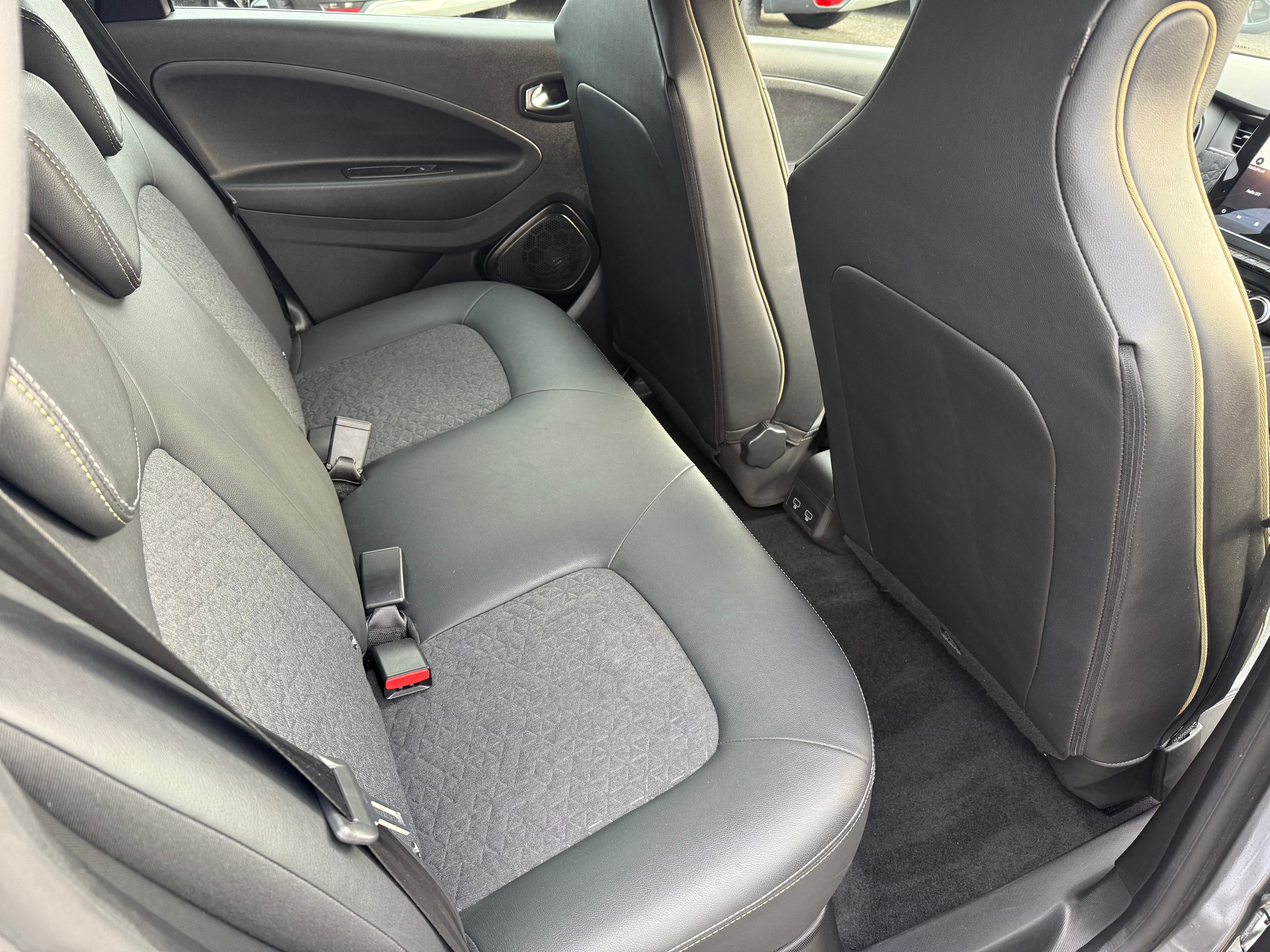 listing desktop thumbnail image 11