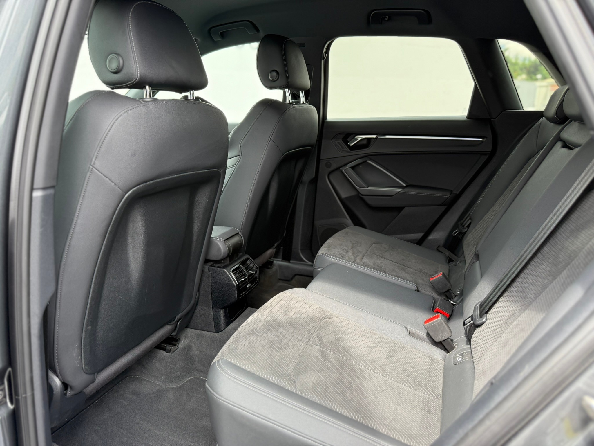 listing desktop thumbnail image 10