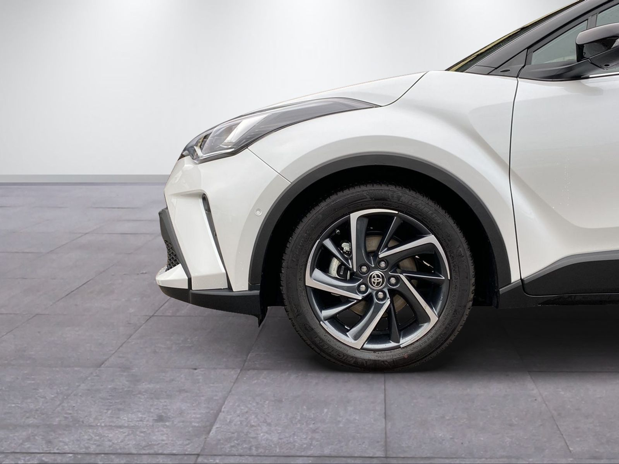 listing desktop thumbnail image 2