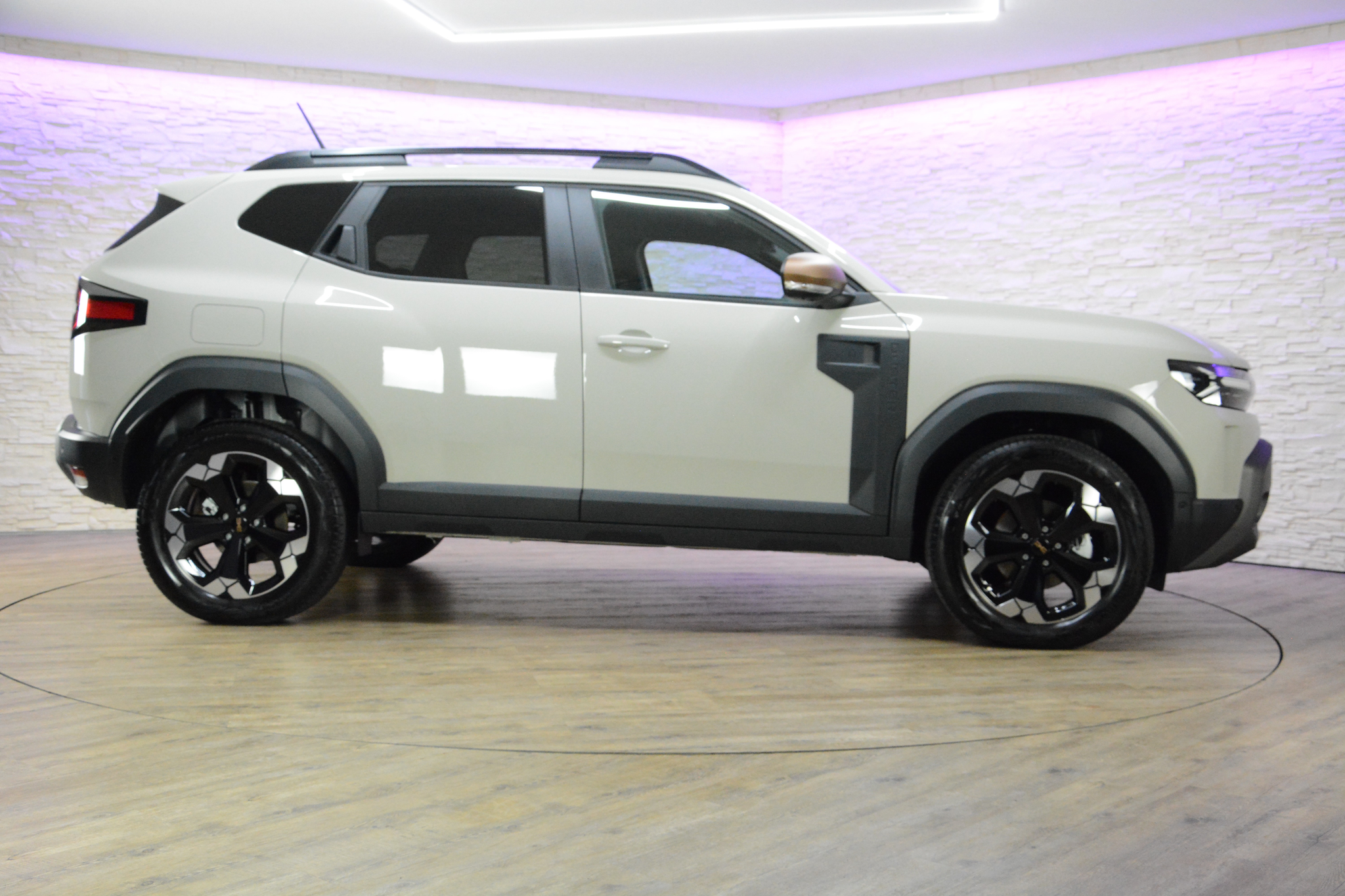 listing desktop thumbnail image 3