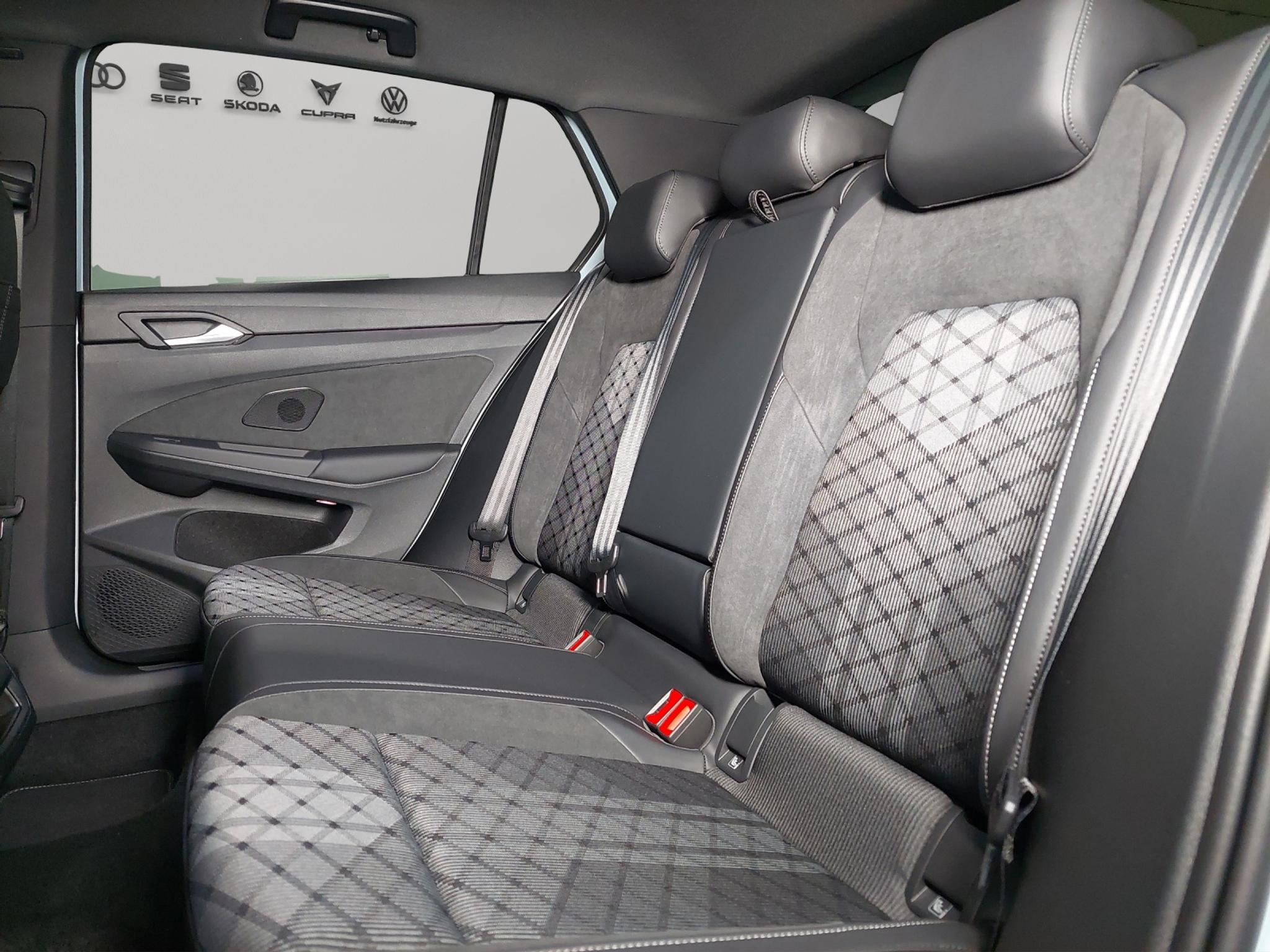 listing desktop thumbnail image 8