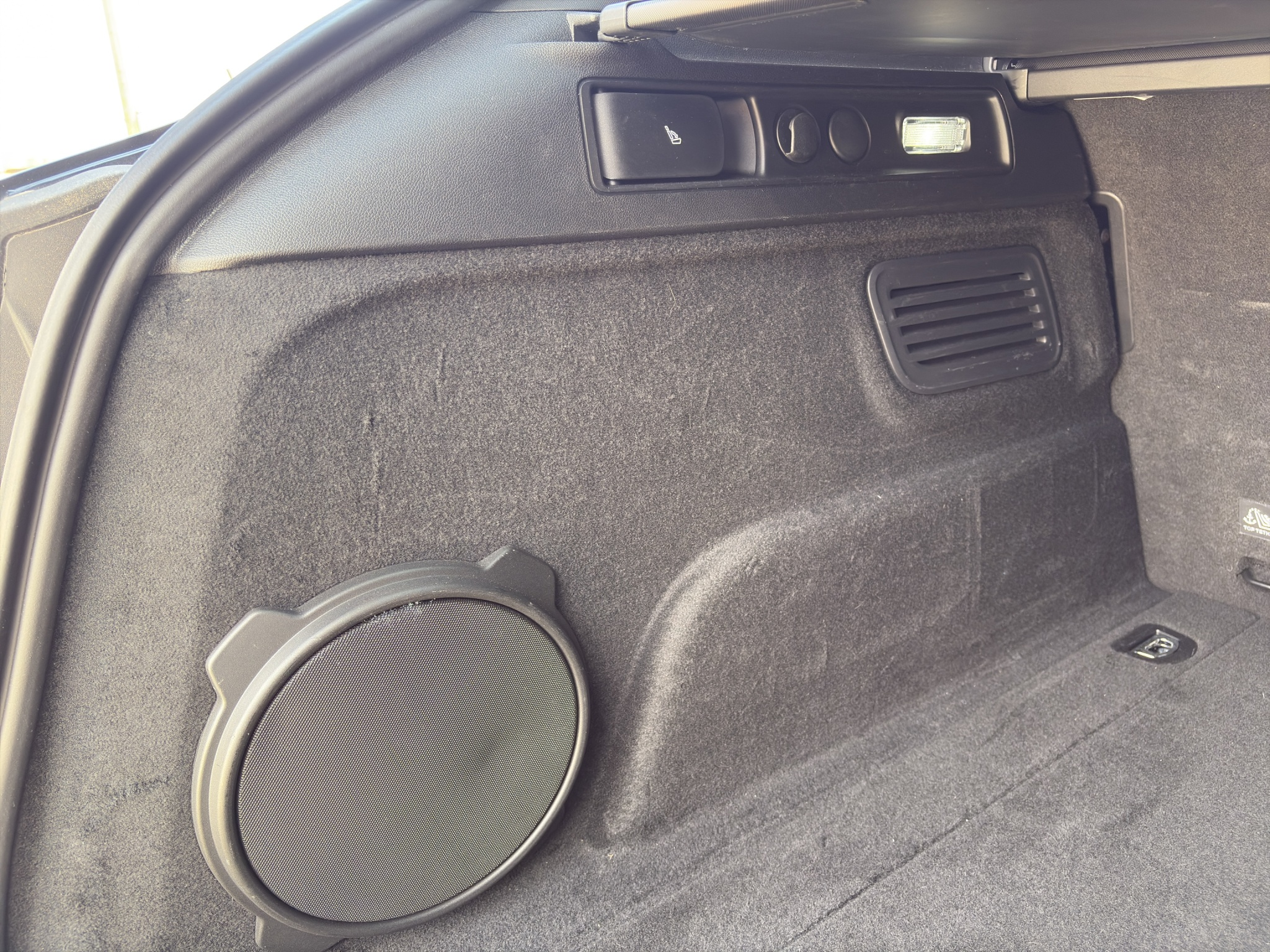 listing desktop thumbnail image 27