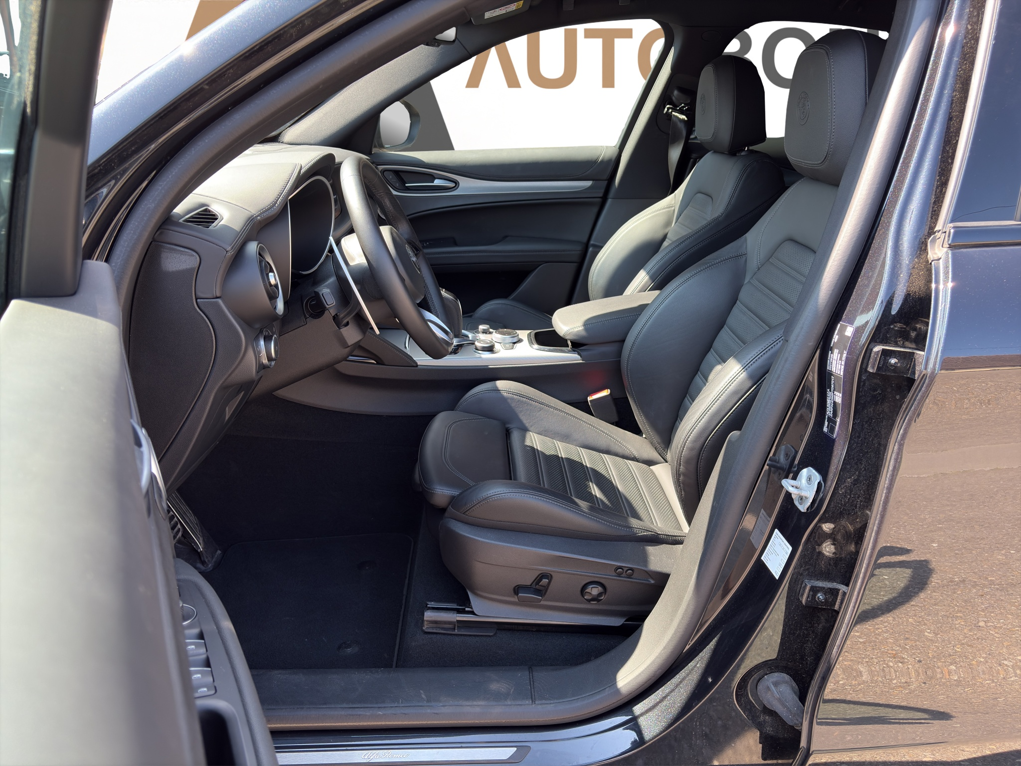 listing desktop thumbnail image 8