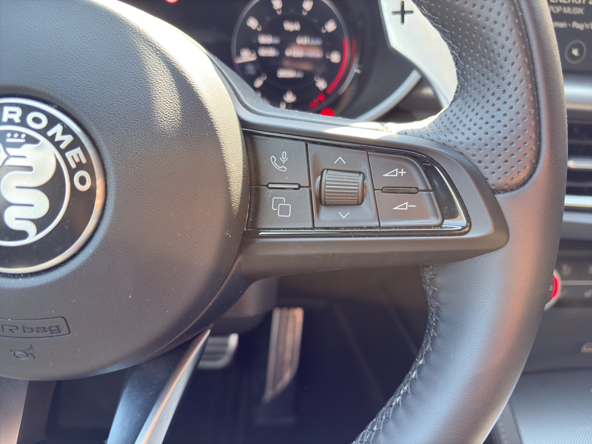 listing desktop thumbnail image 24