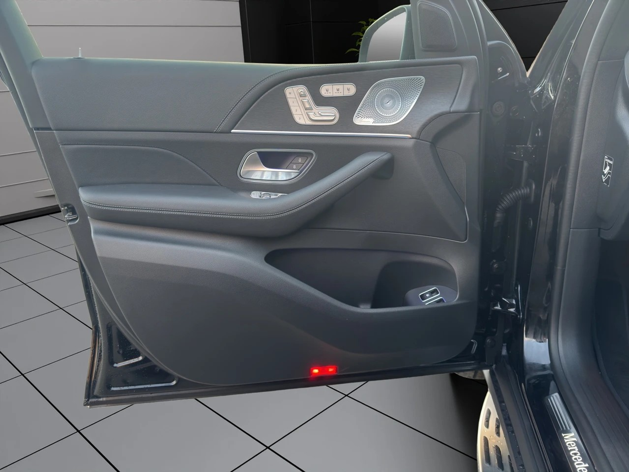 listing desktop thumbnail image 10