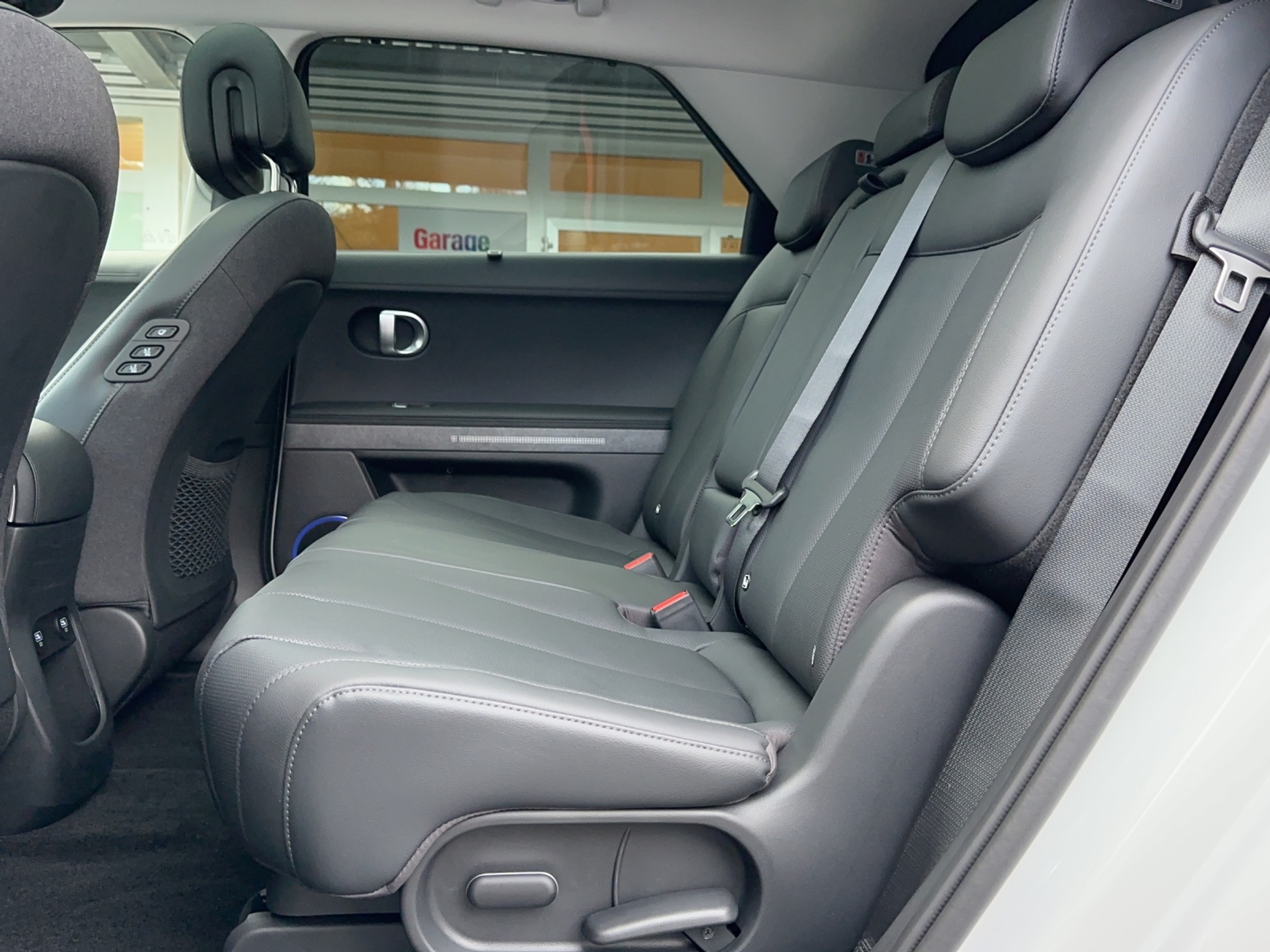 listing desktop thumbnail image 5