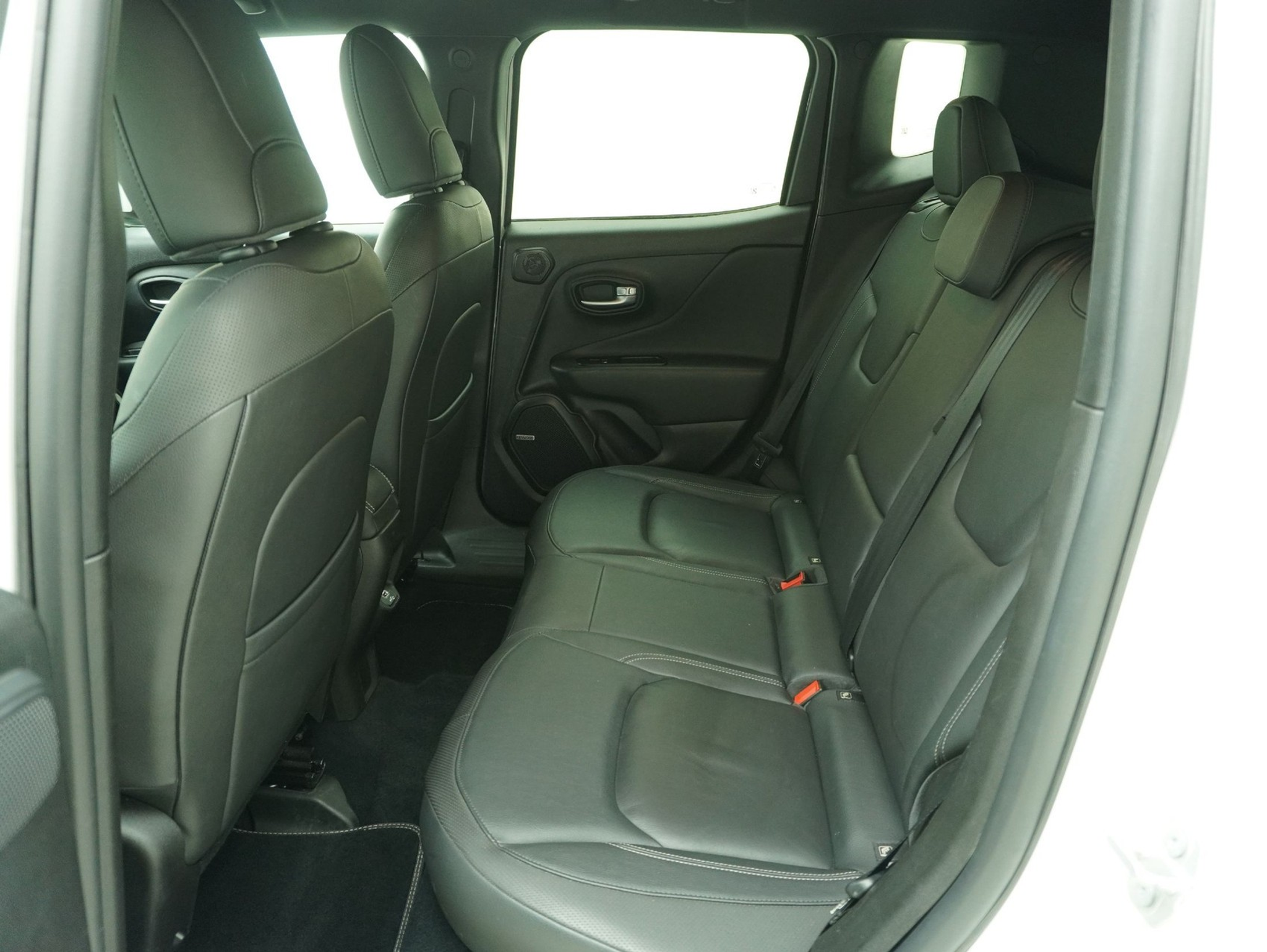 listing desktop thumbnail image 11