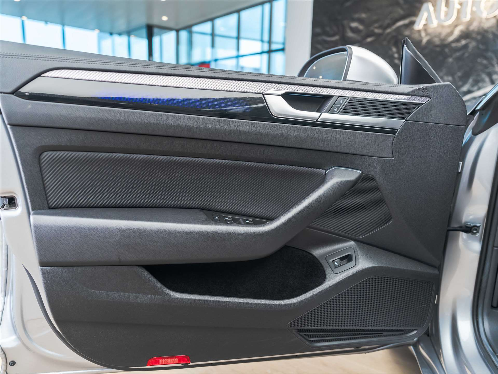 listing desktop thumbnail image 23