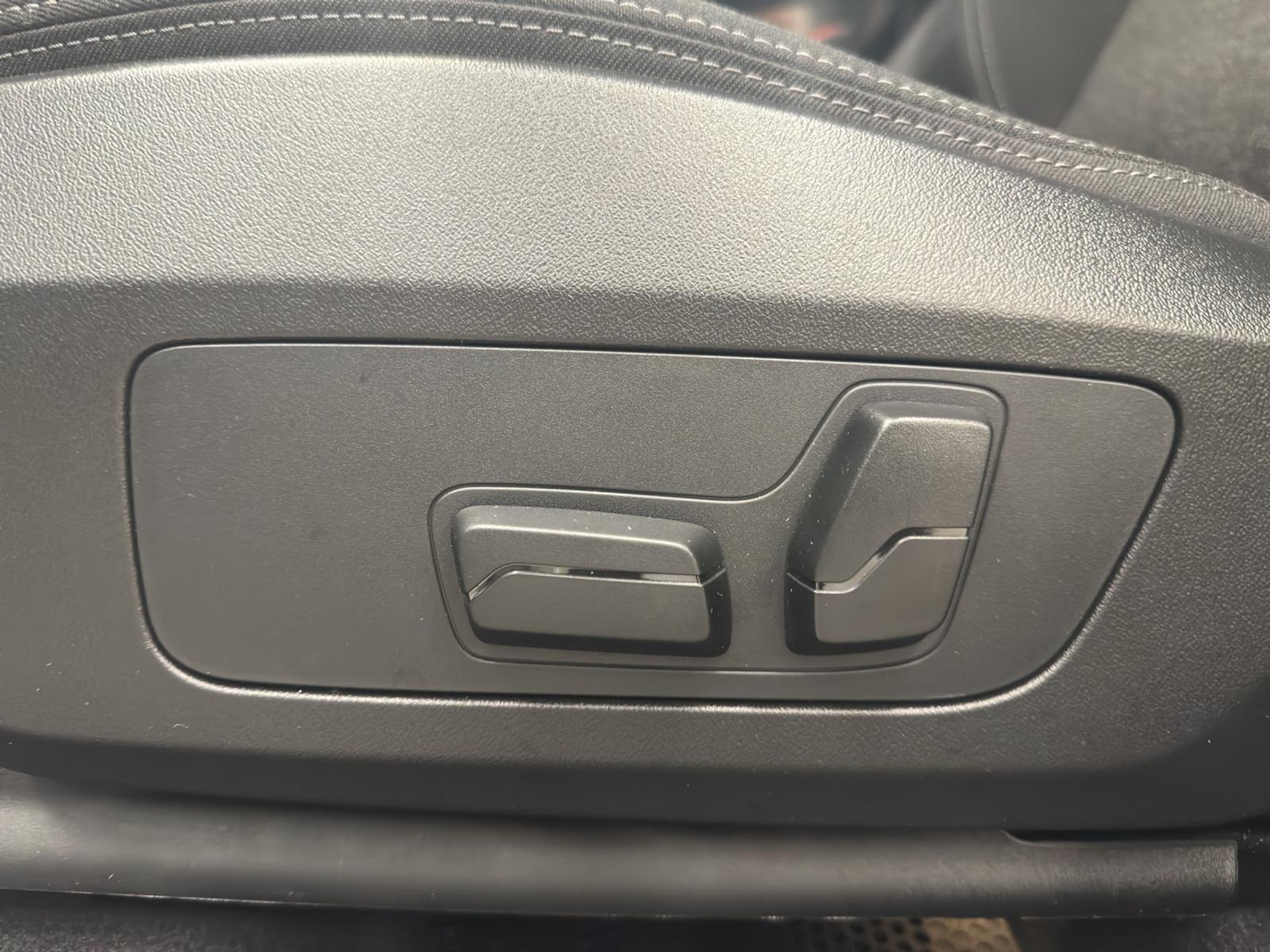 listing desktop thumbnail image 17