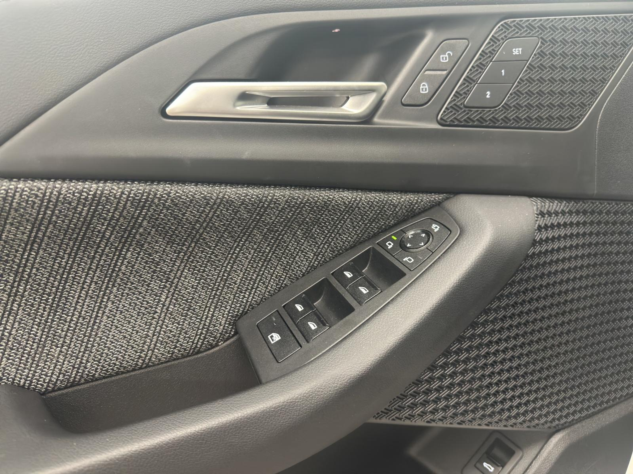 listing desktop thumbnail image 16