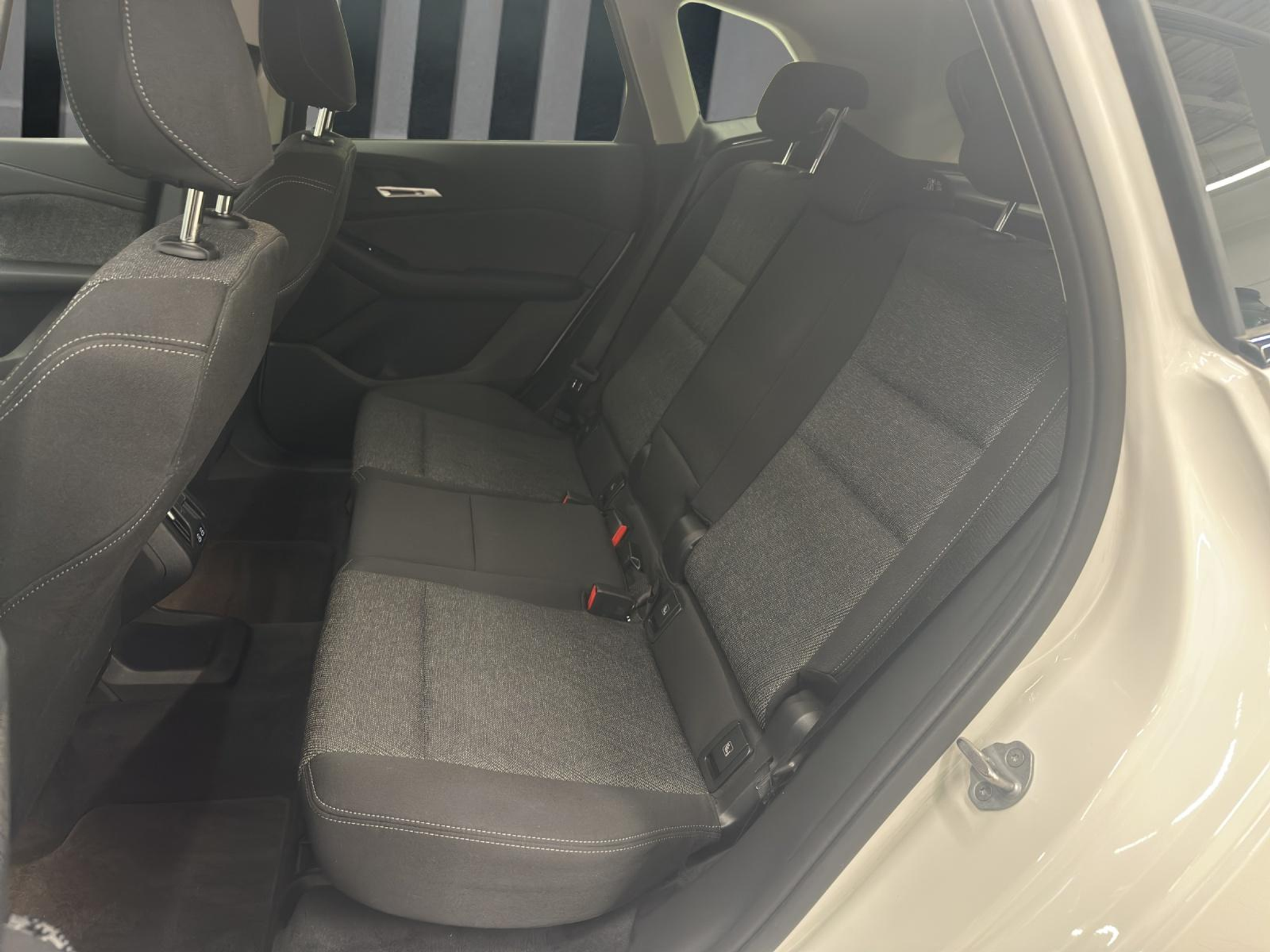 listing desktop thumbnail image 15