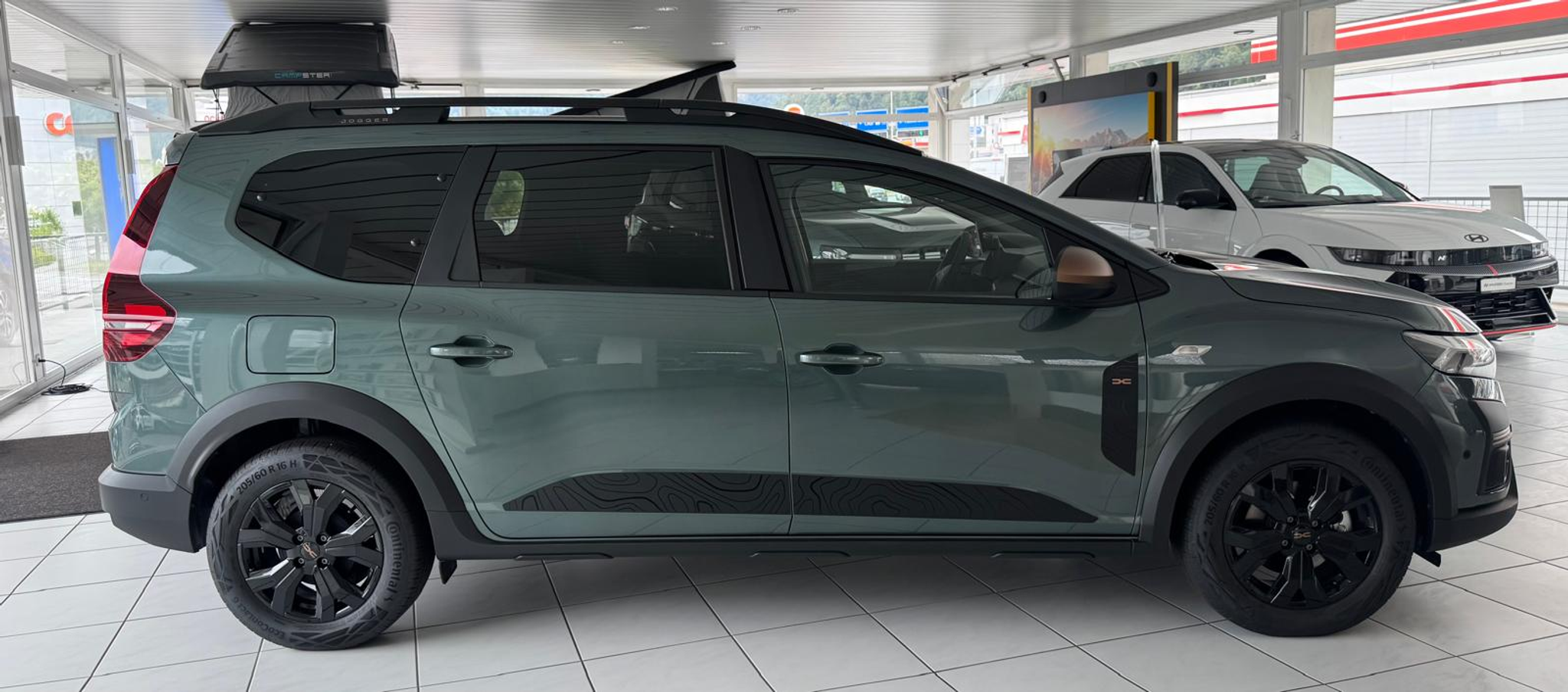 listing desktop thumbnail image 1