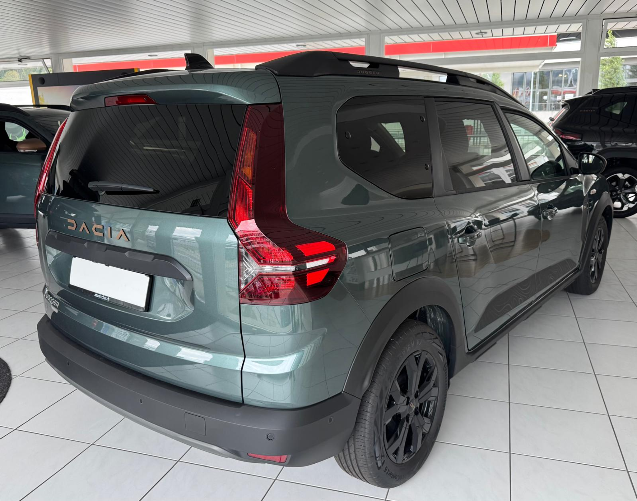 listing desktop thumbnail image 2