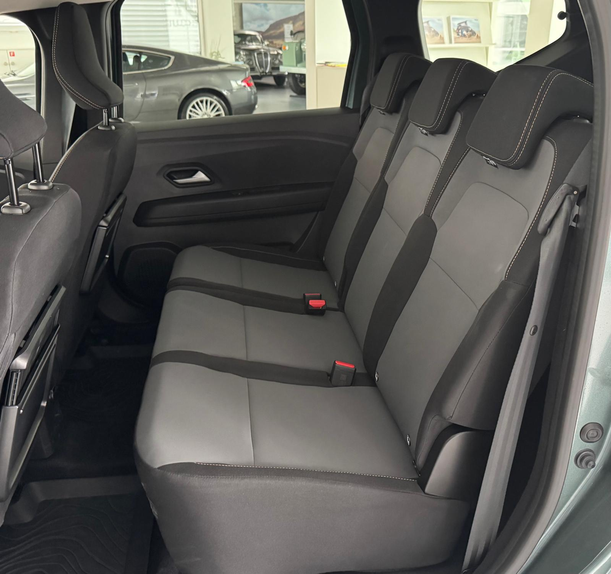 listing desktop thumbnail image 8