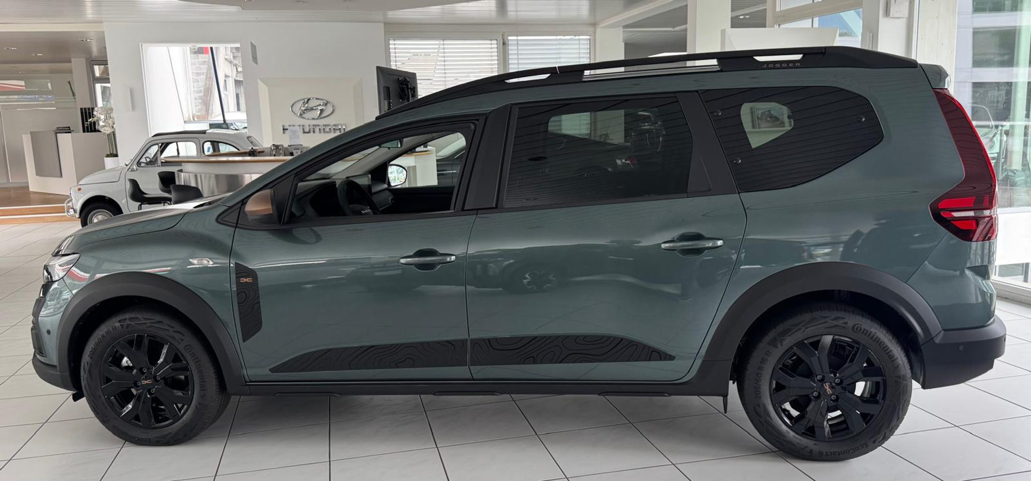 listing desktop thumbnail image 4