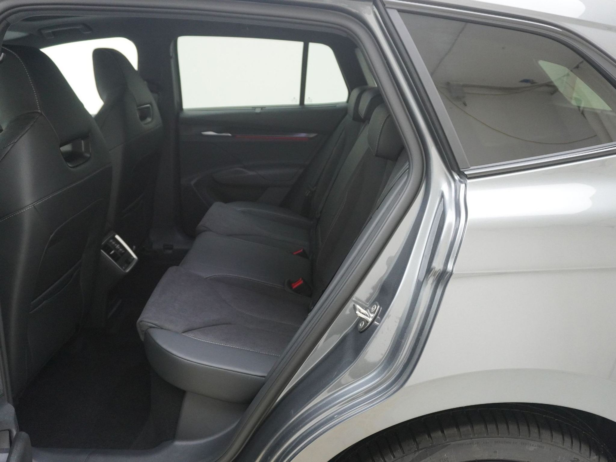 listing desktop thumbnail image 15