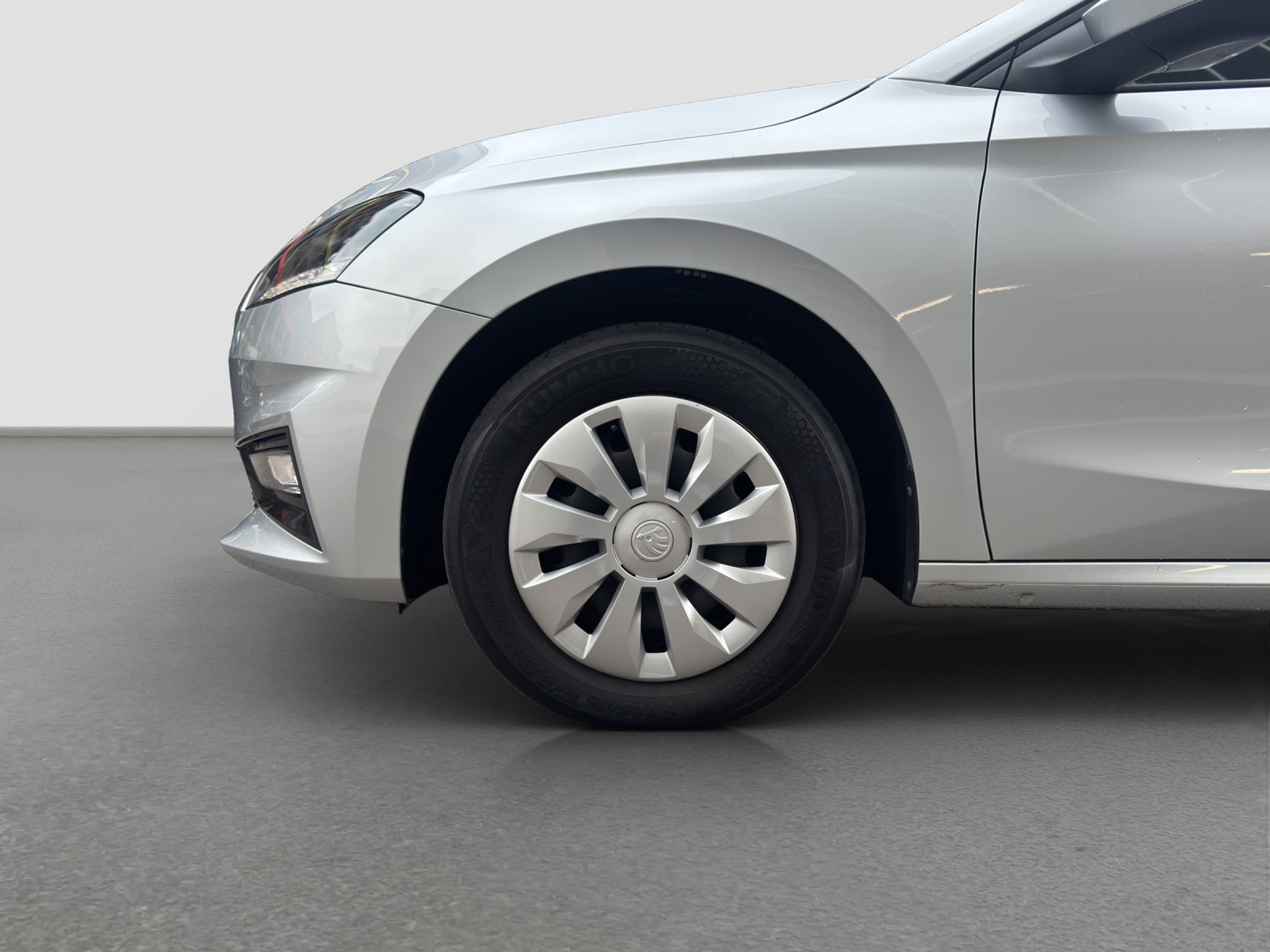 listing desktop thumbnail image 4