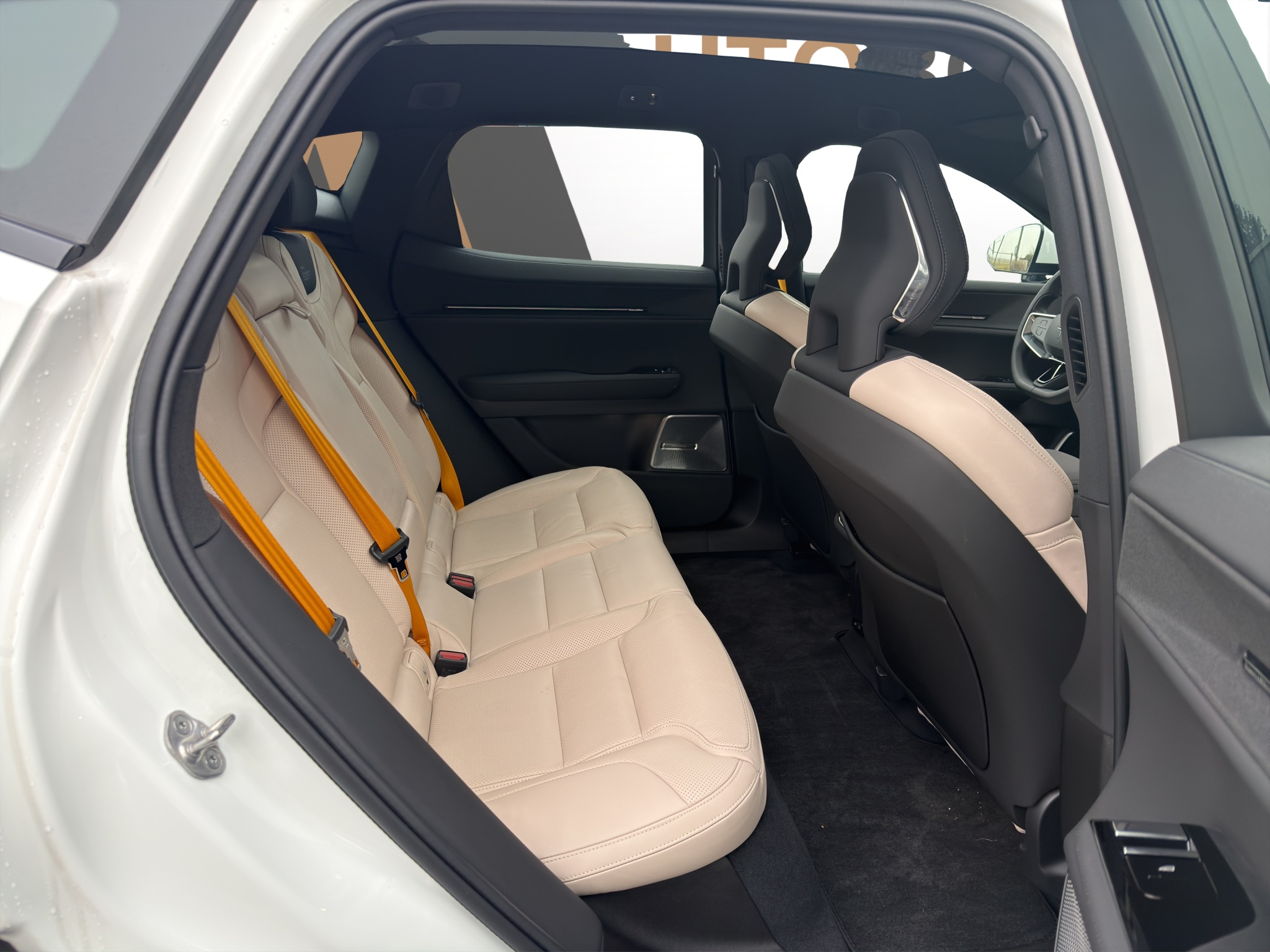 listing desktop thumbnail image 11