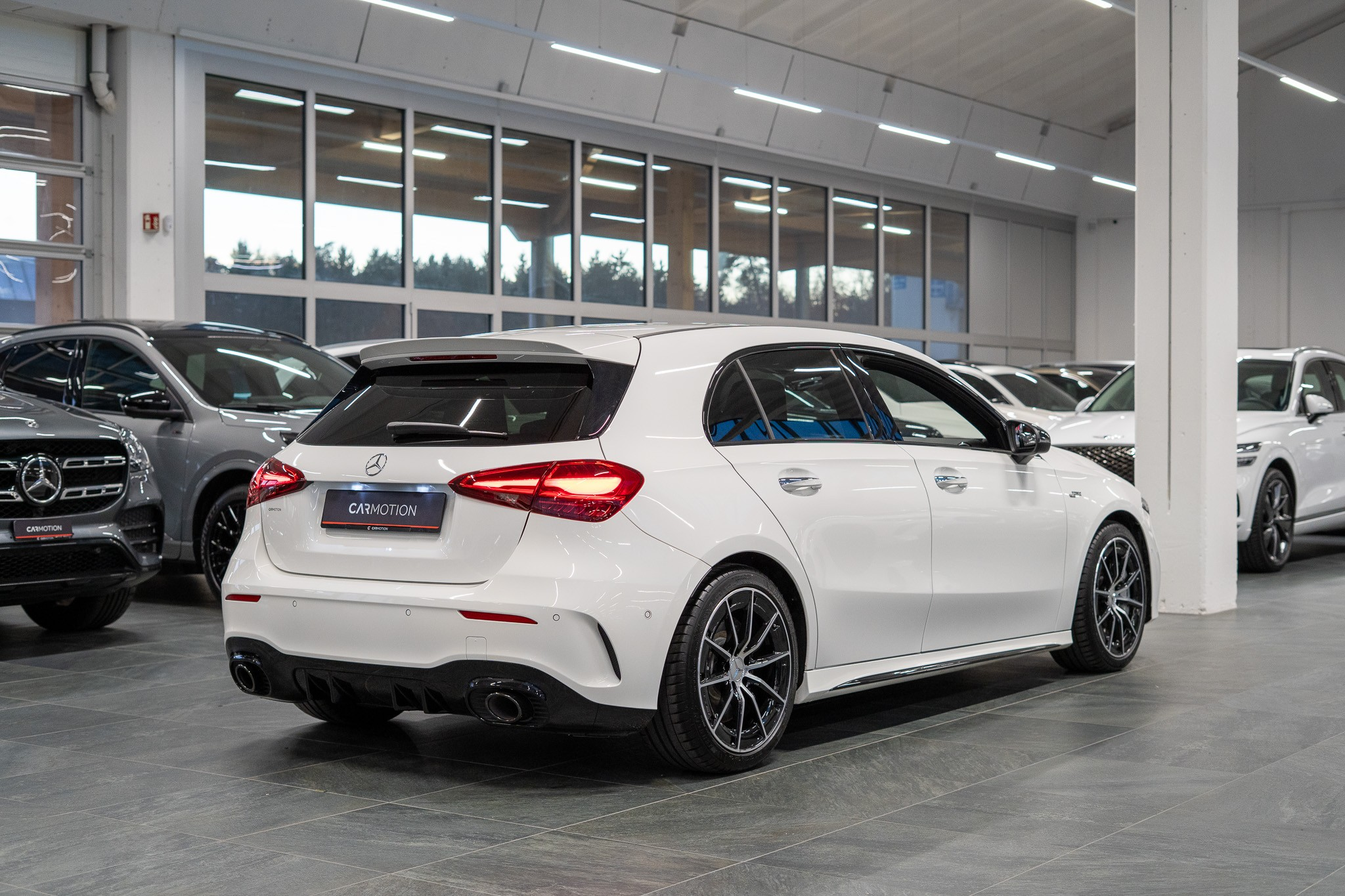 listing desktop thumbnail image 3