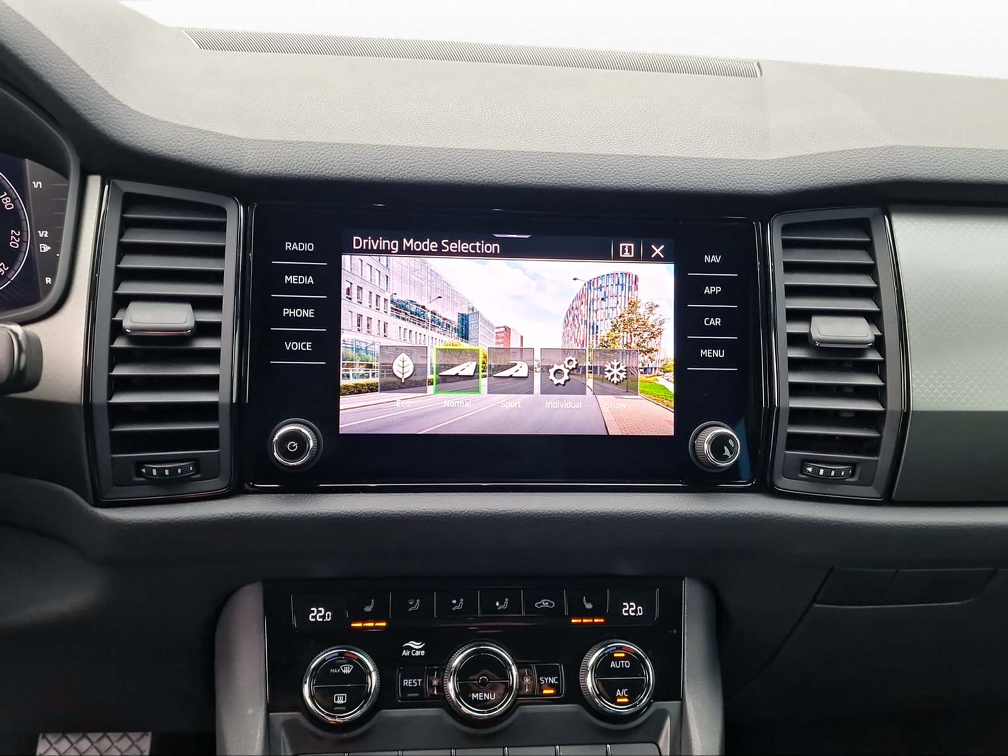 listing desktop thumbnail image 8