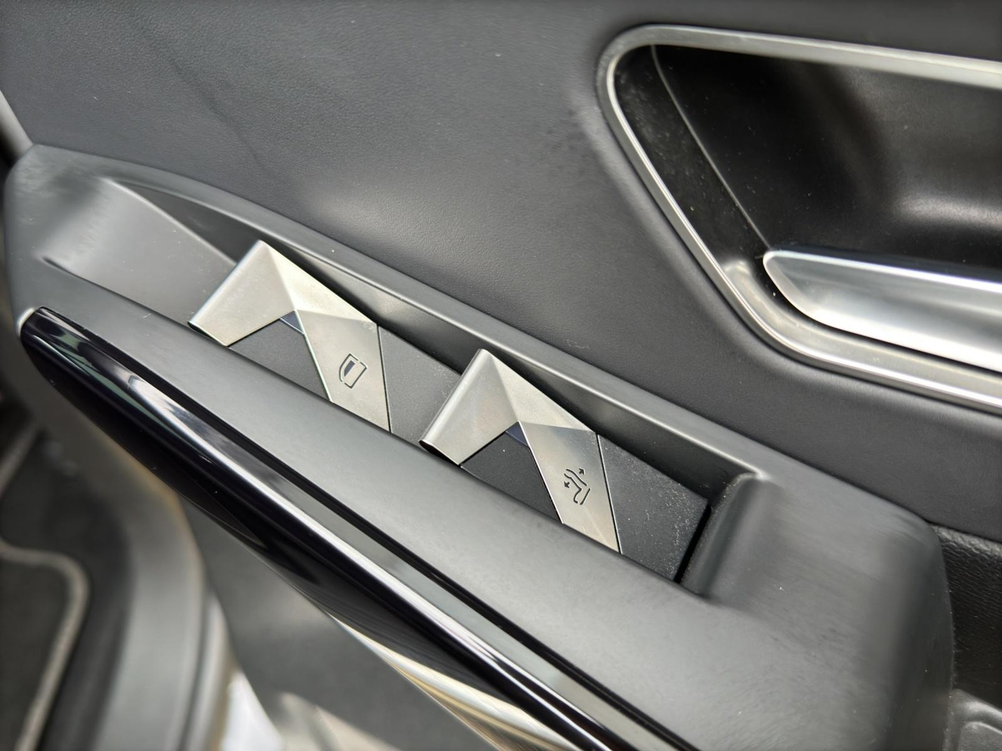 listing desktop thumbnail image 24