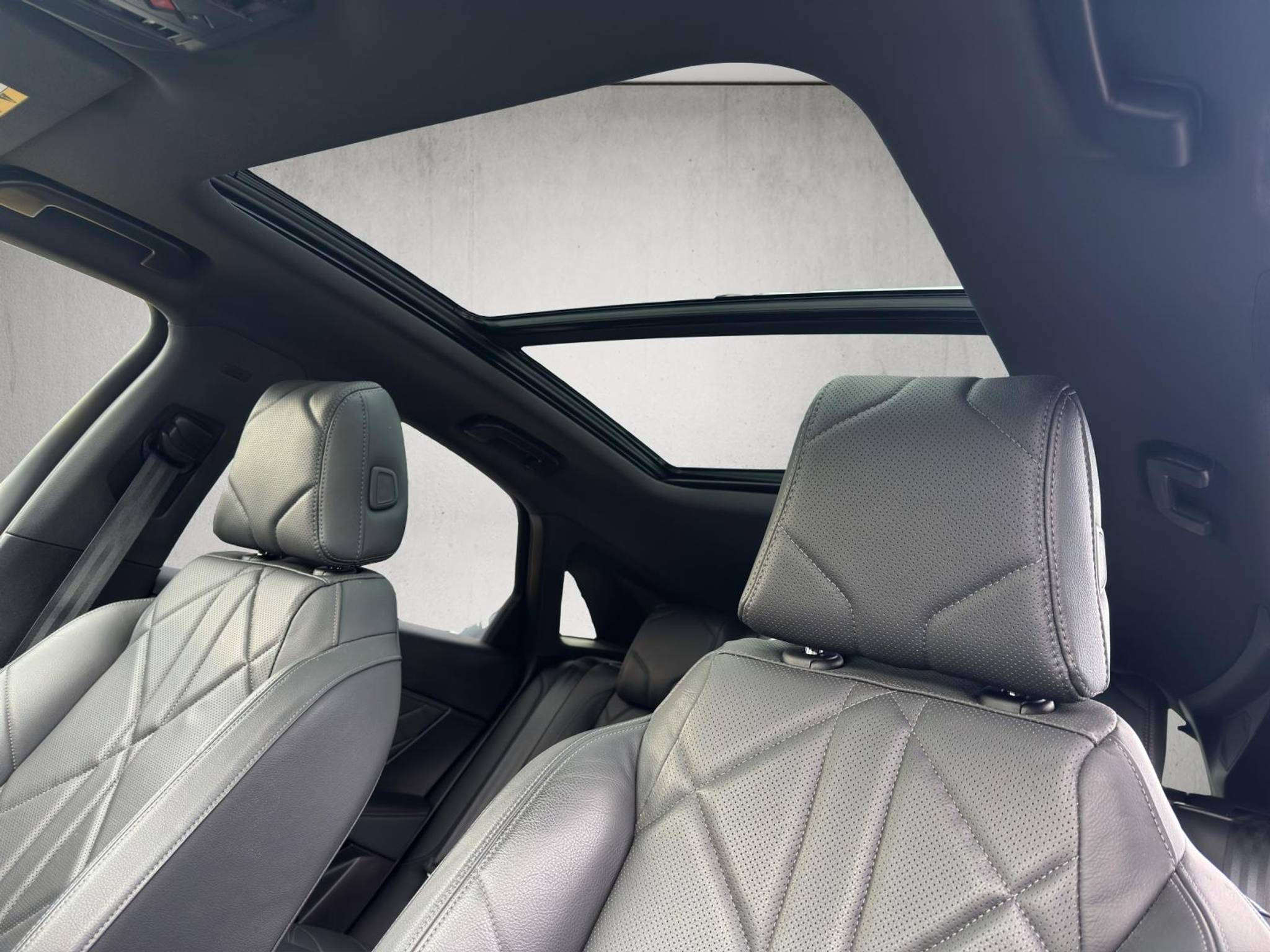 listing desktop thumbnail image 16