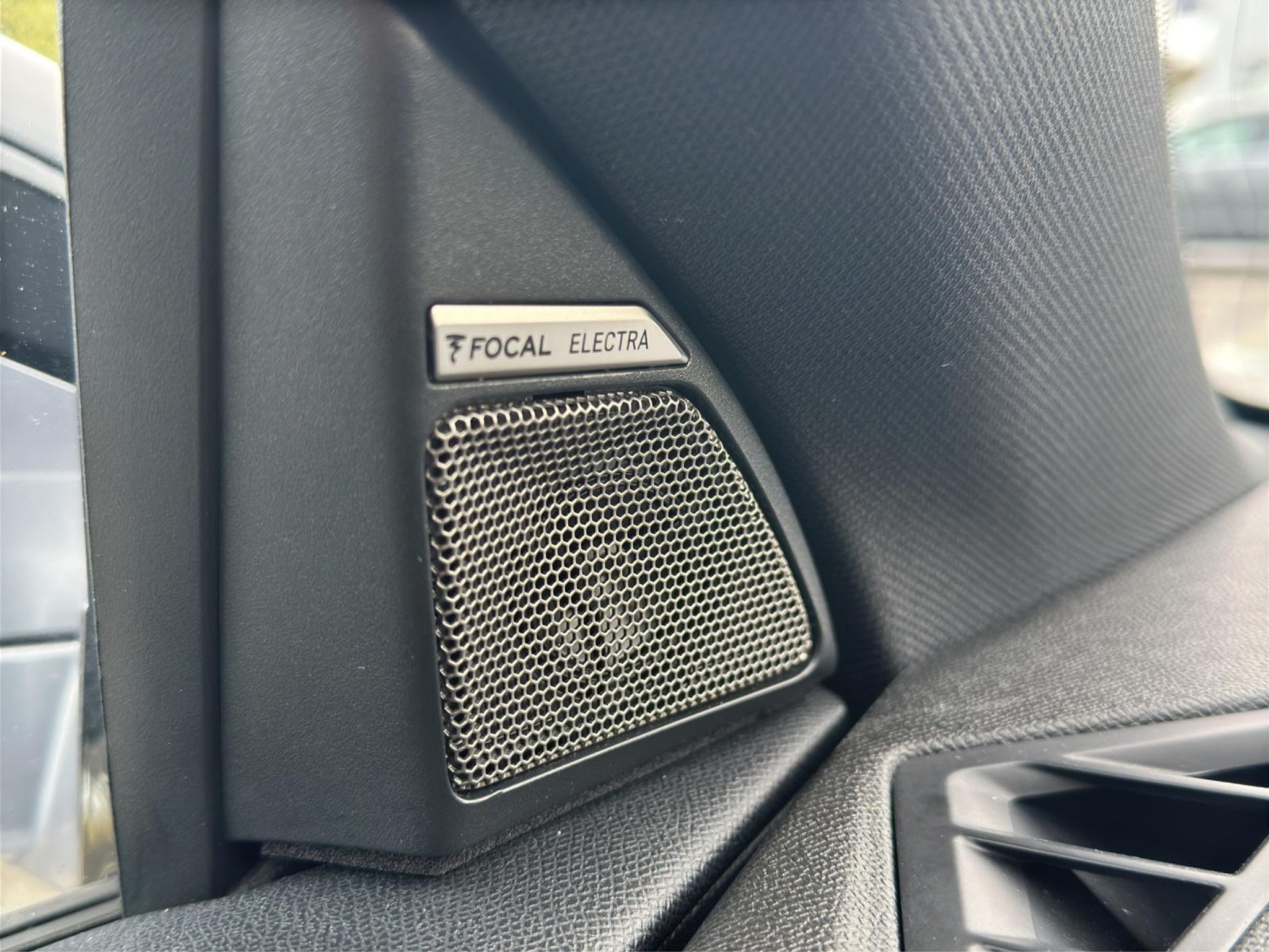 listing desktop thumbnail image 20