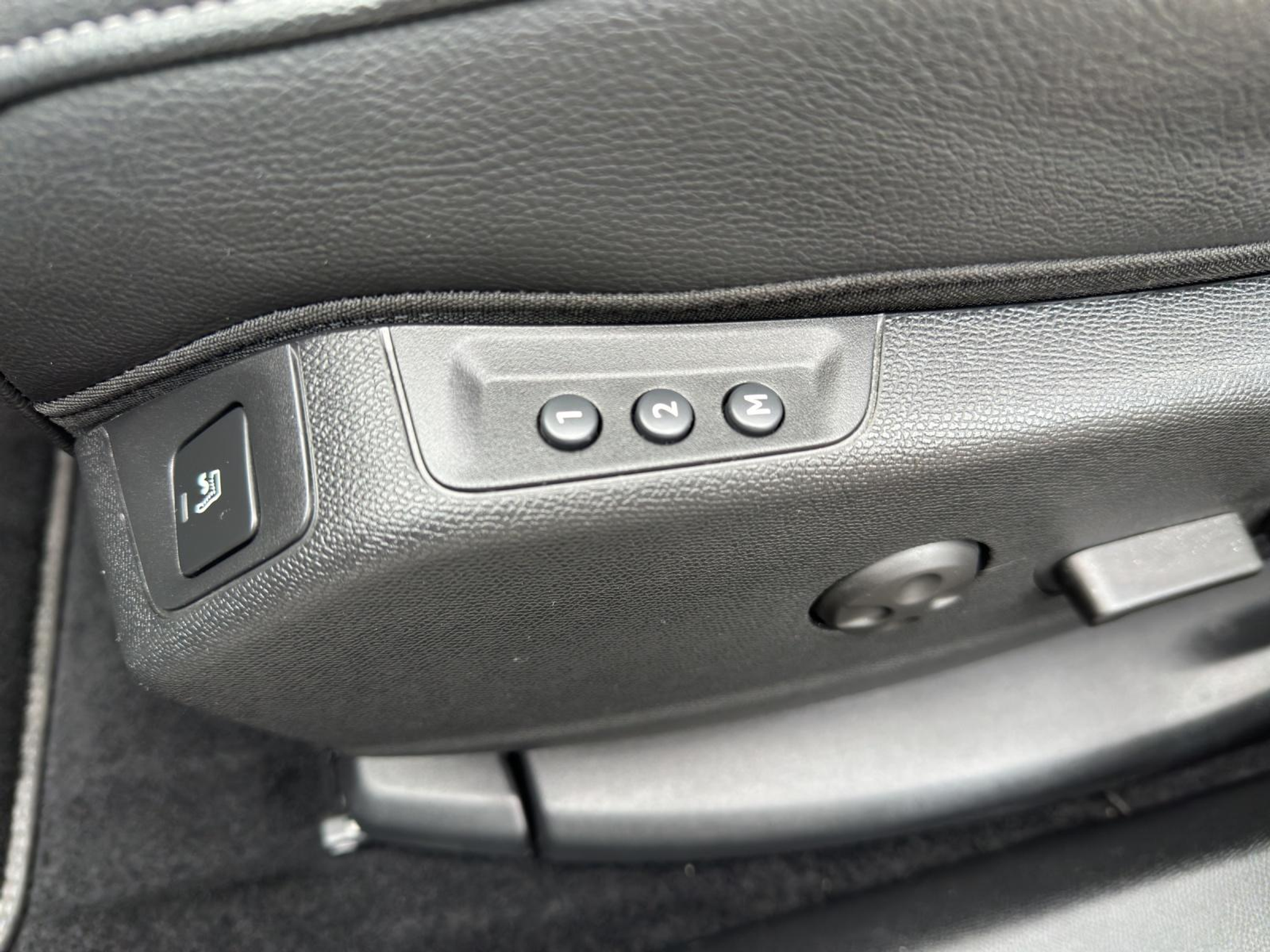 listing desktop thumbnail image 18