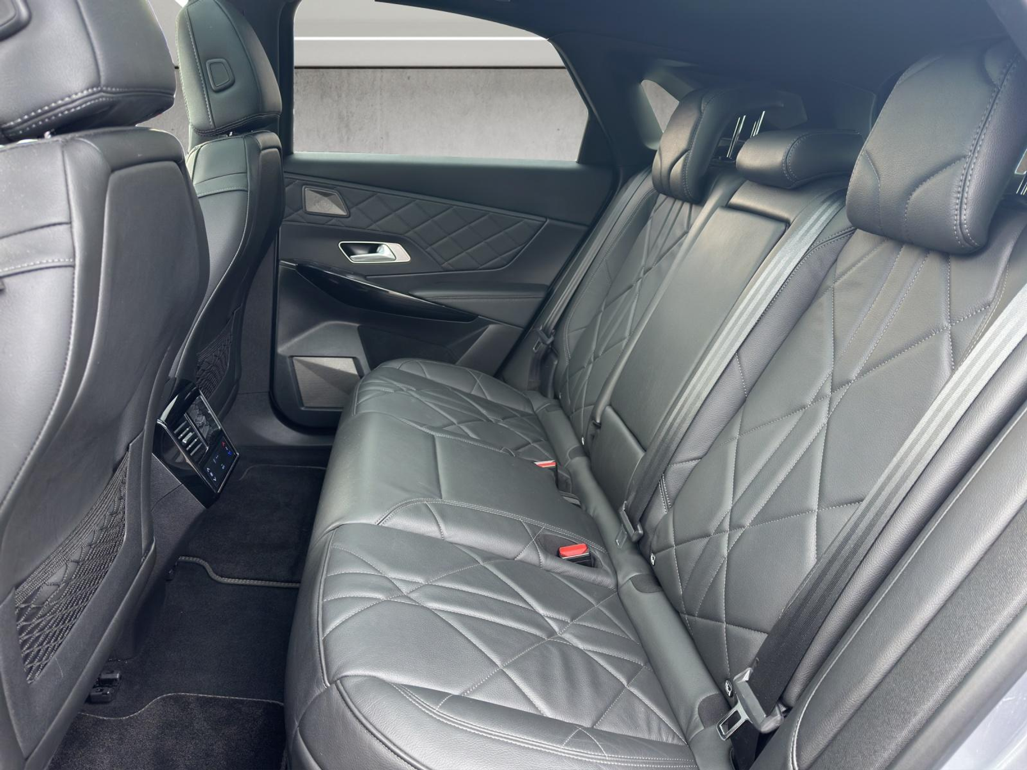 listing desktop thumbnail image 10