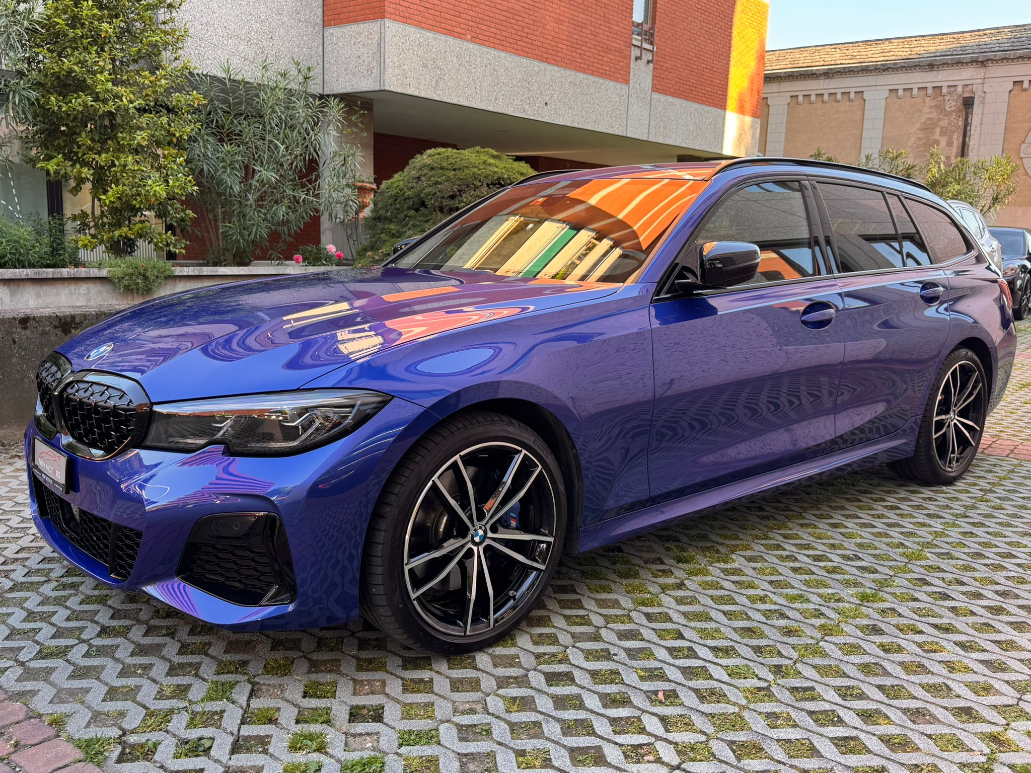 listing desktop thumbnail image 1