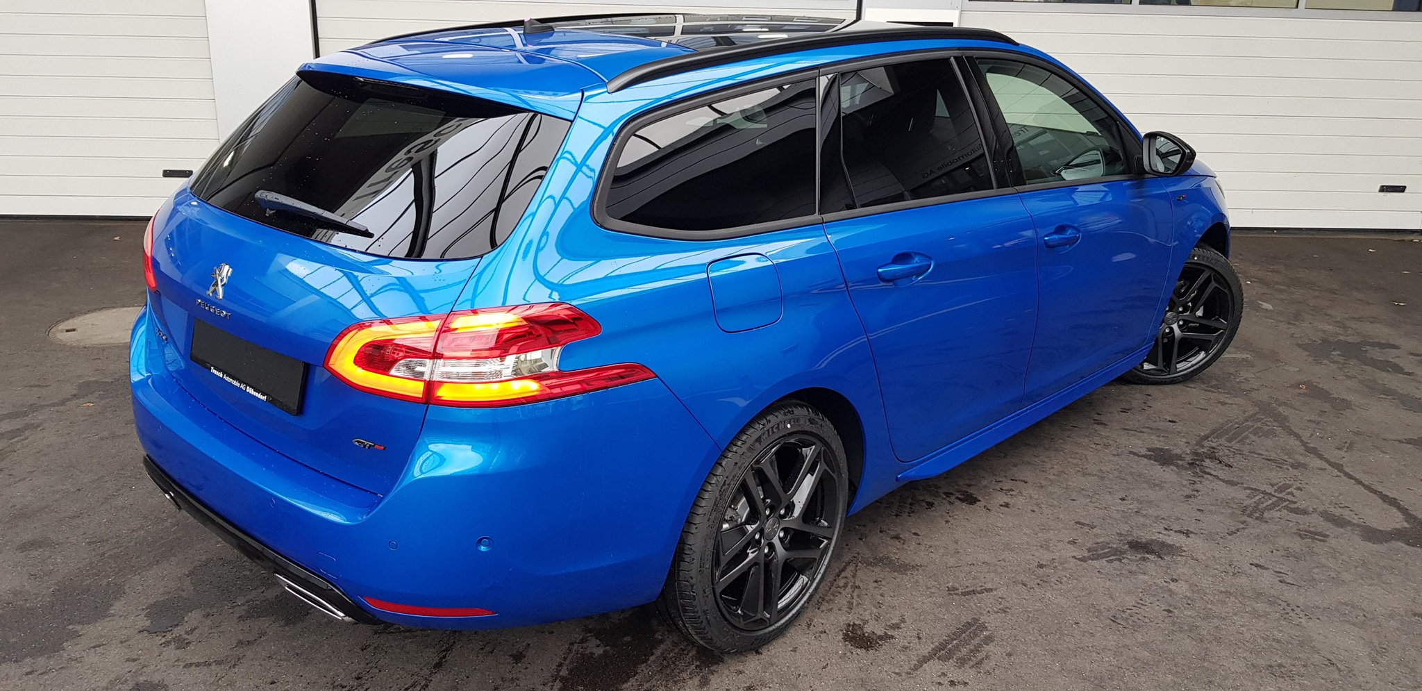 listing desktop thumbnail image 3