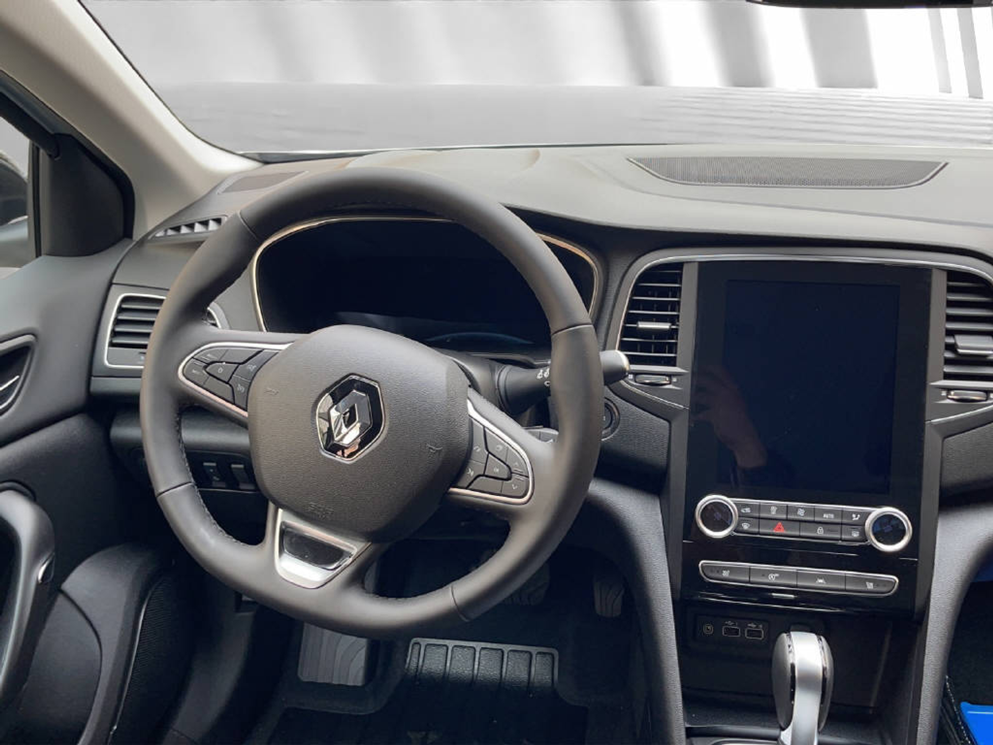 listing desktop thumbnail image 4