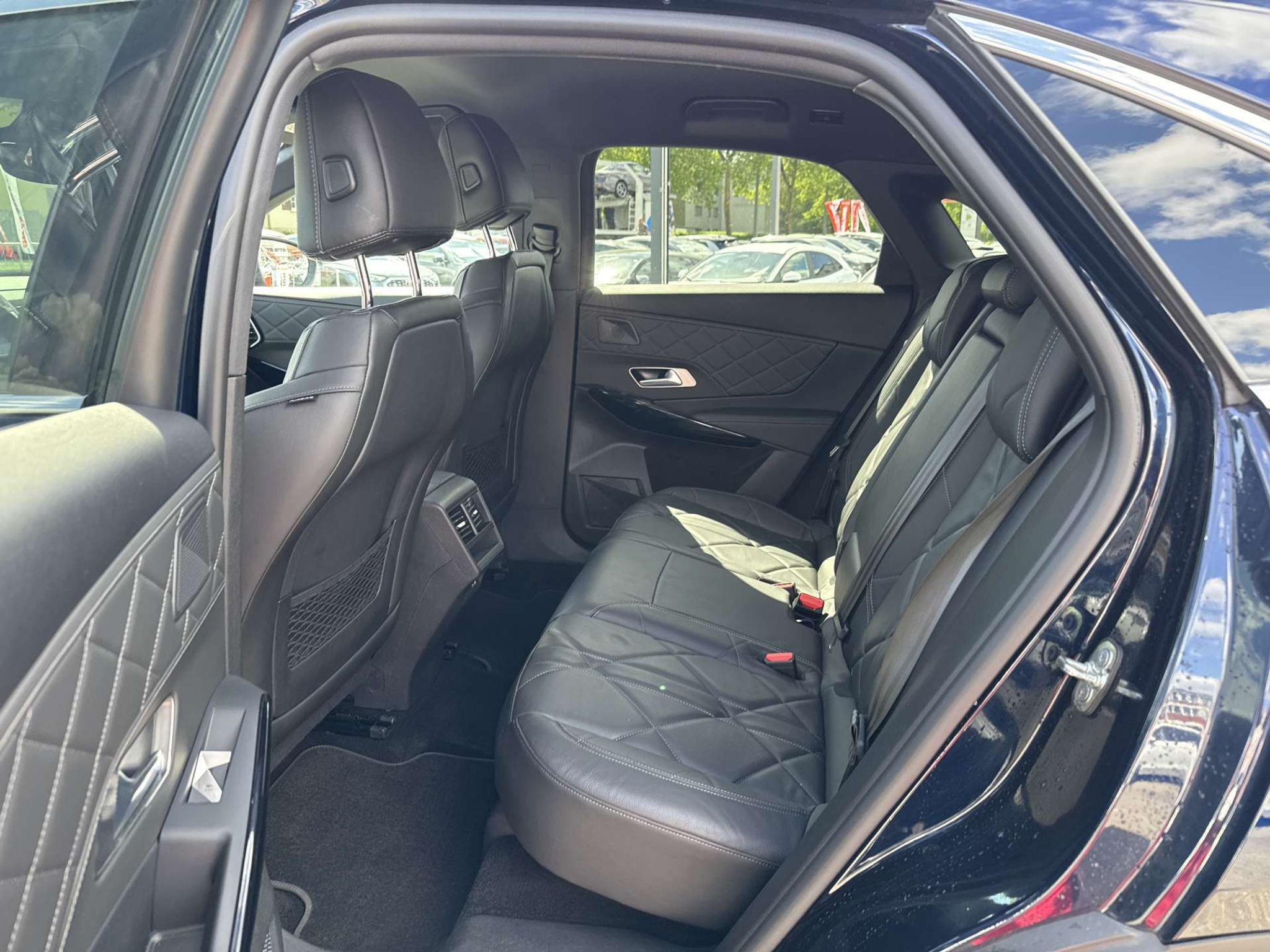 listing desktop thumbnail image 6