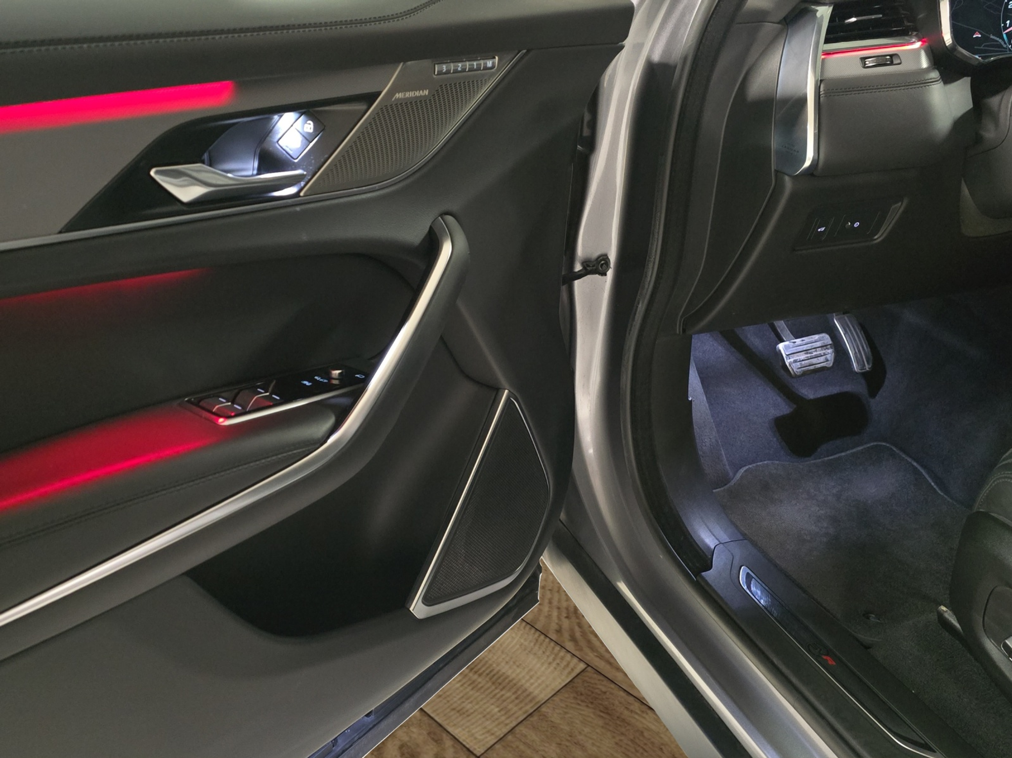 listing desktop thumbnail image 12