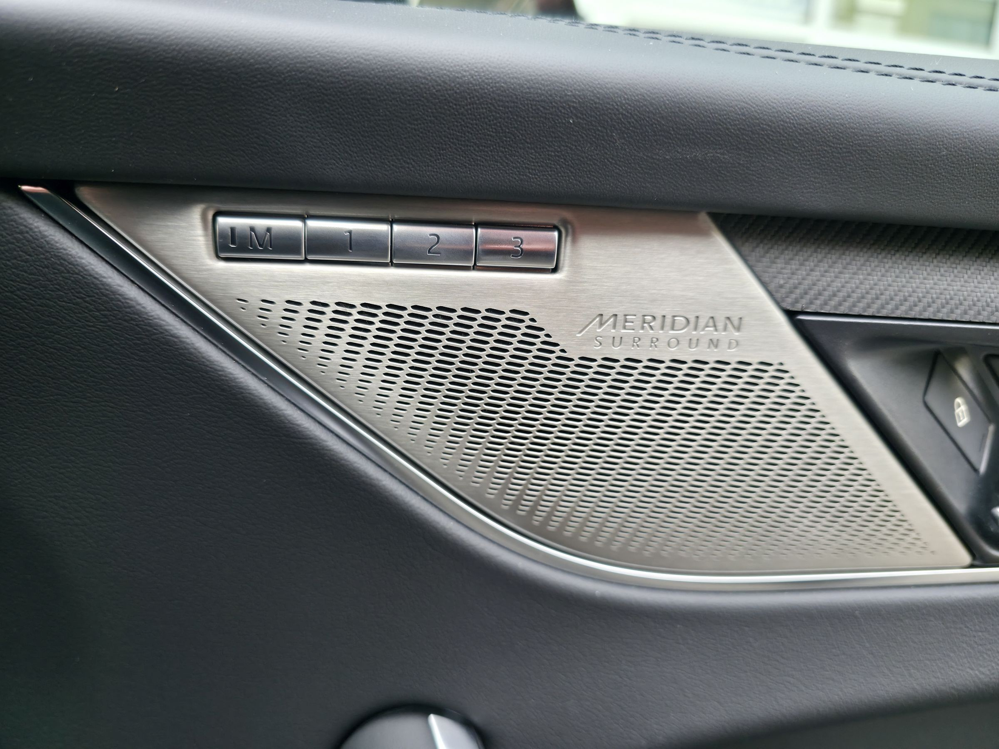 listing desktop thumbnail image 22