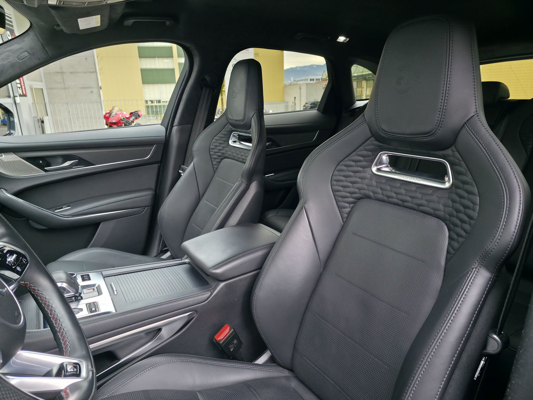 listing desktop thumbnail image 16