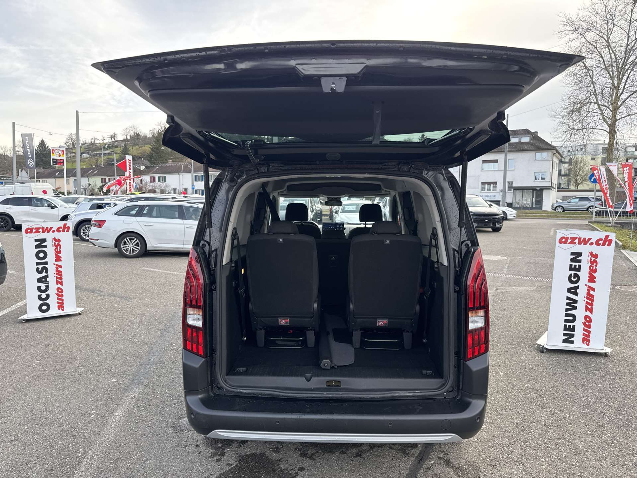 listing desktop thumbnail image 7