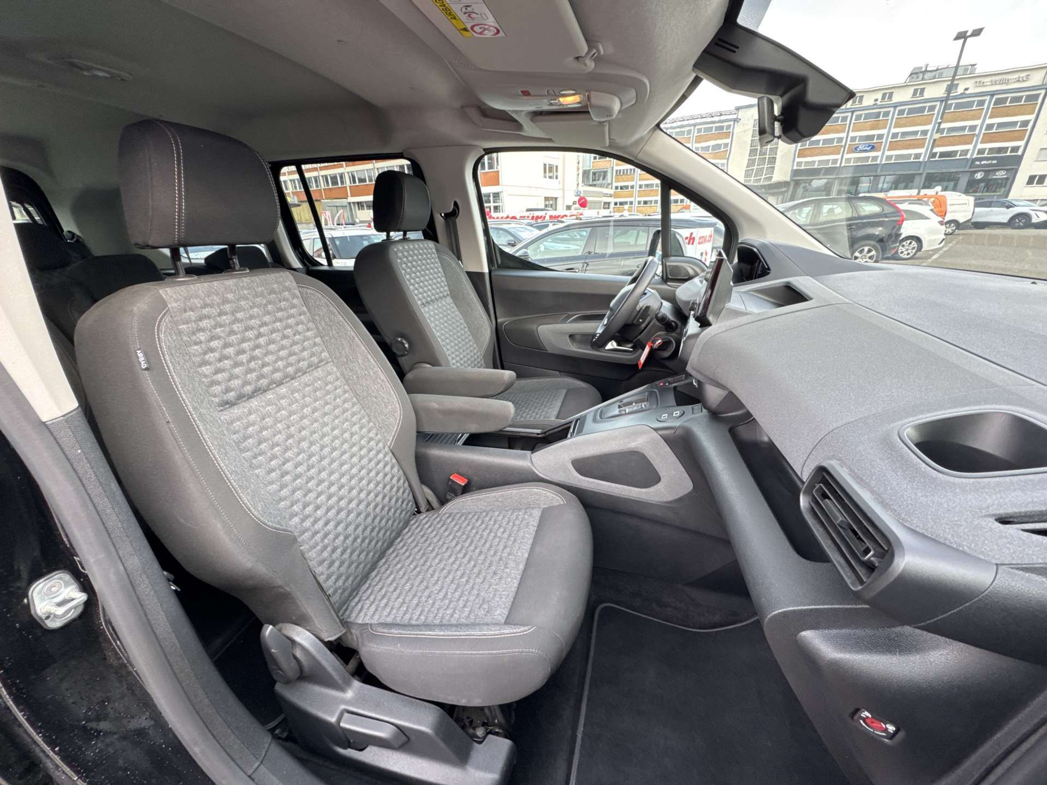 listing desktop thumbnail image 12