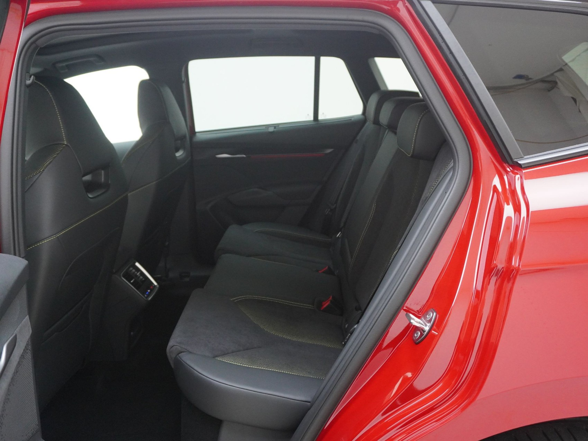 listing desktop thumbnail image 15