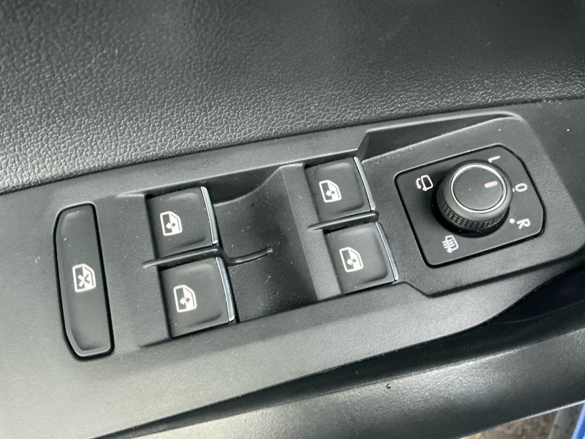 listing desktop thumbnail image 23