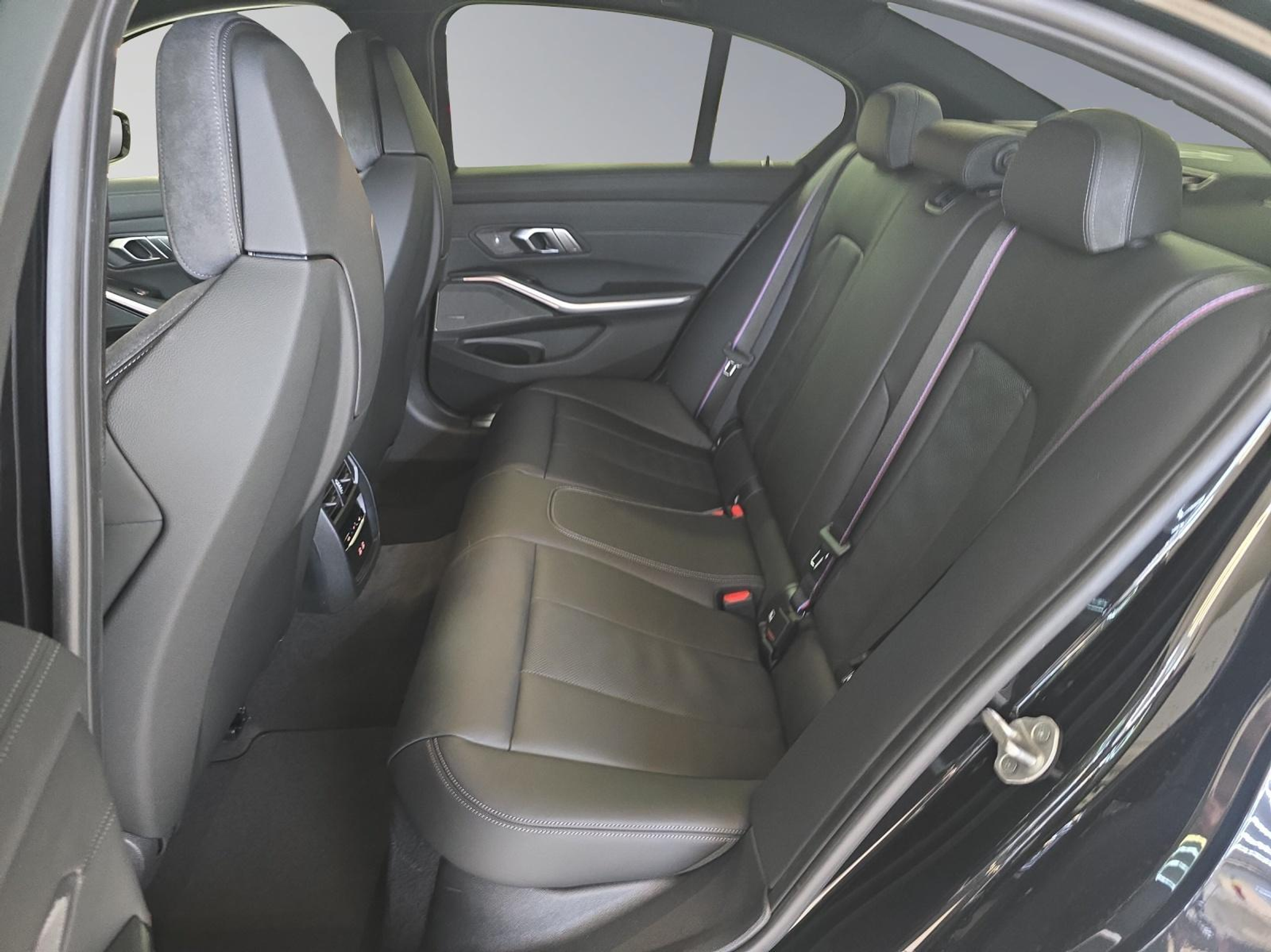 listing desktop thumbnail image 14